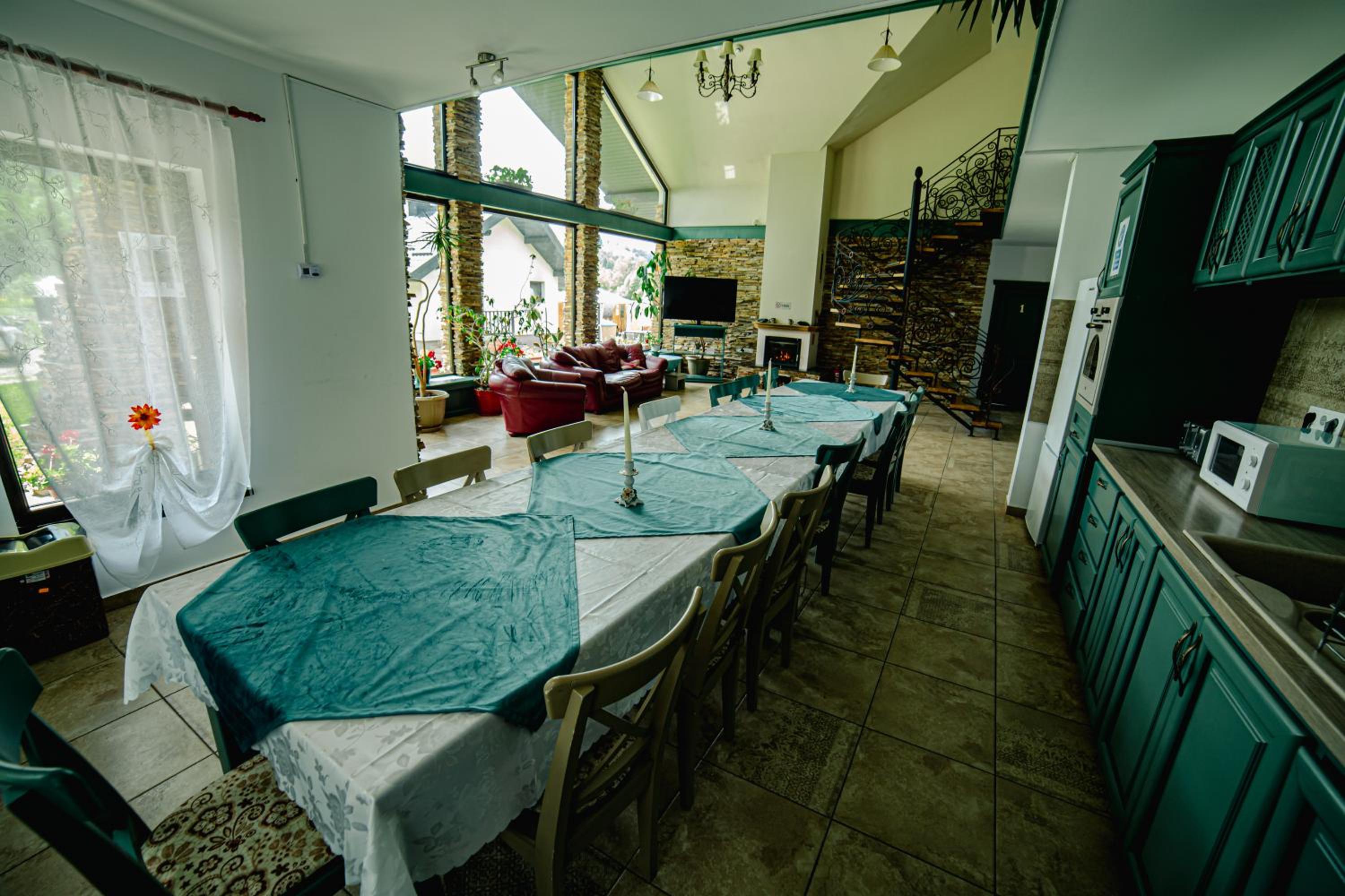 Deluxe Room (2 Adults + 1 Child) - Photo 27