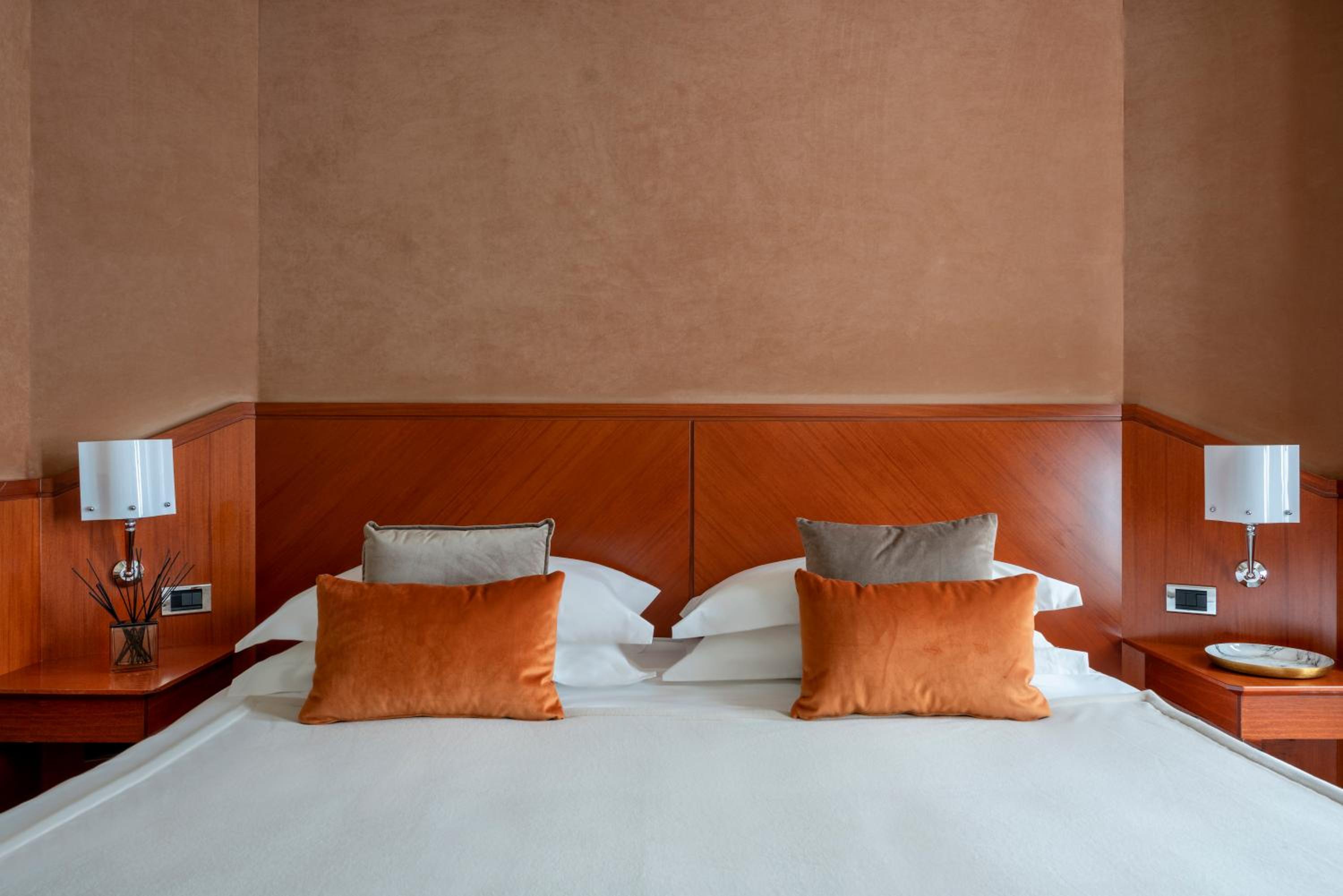 Double or Twin Room - Photo 9