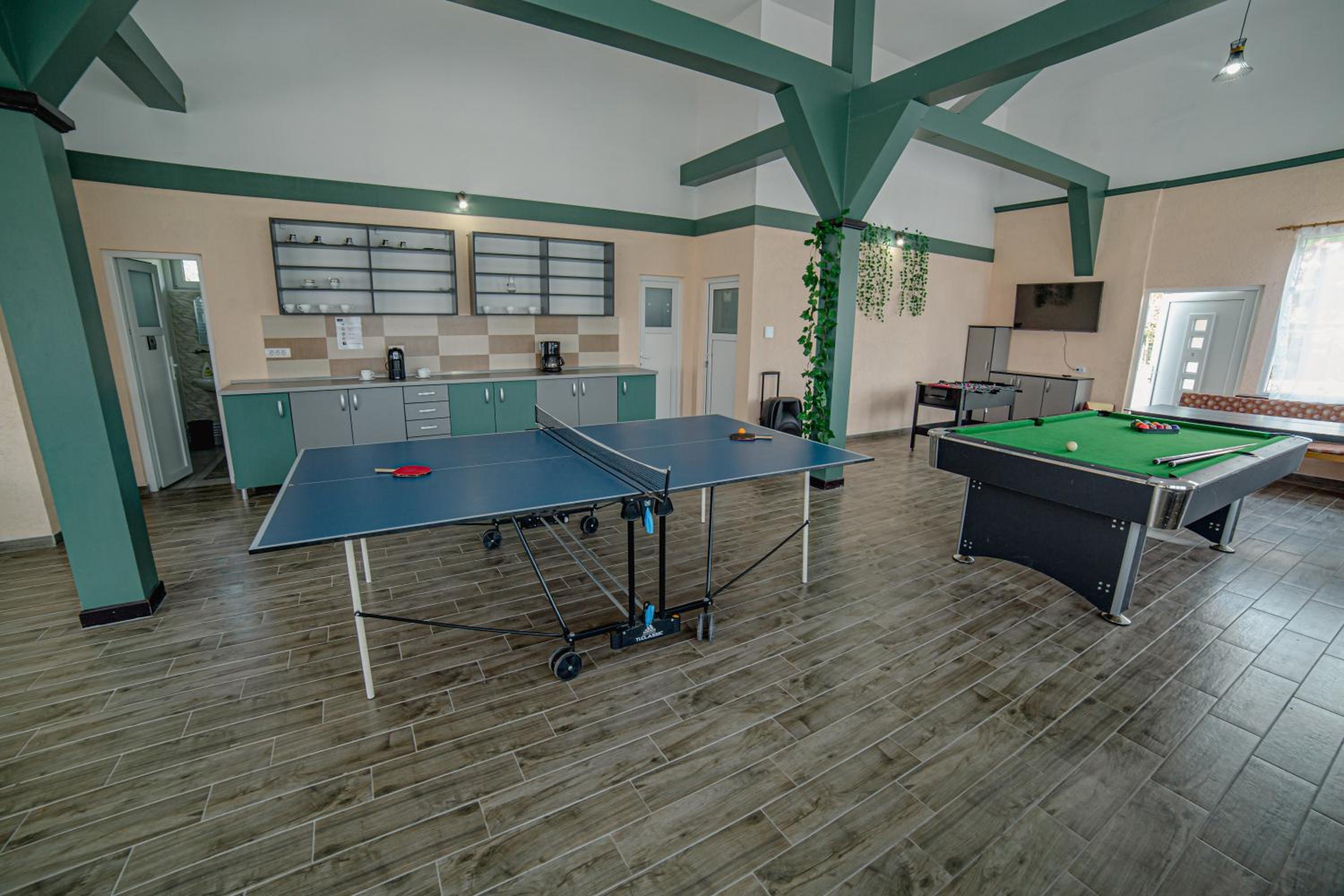 Deluxe Room (2 Adults + 1 Child) - Photo 38