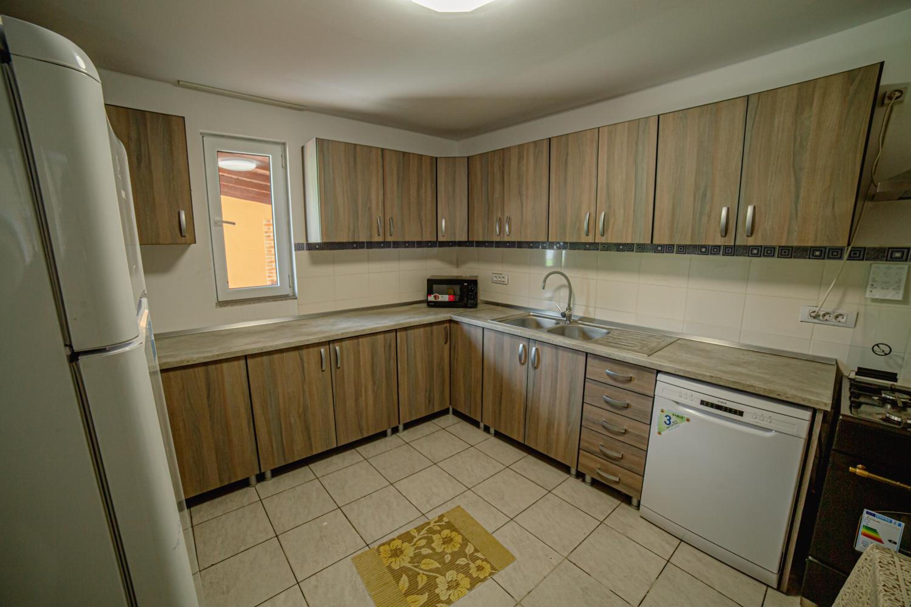 Deluxe Room (2 Adults + 1 Child) - Photo 40