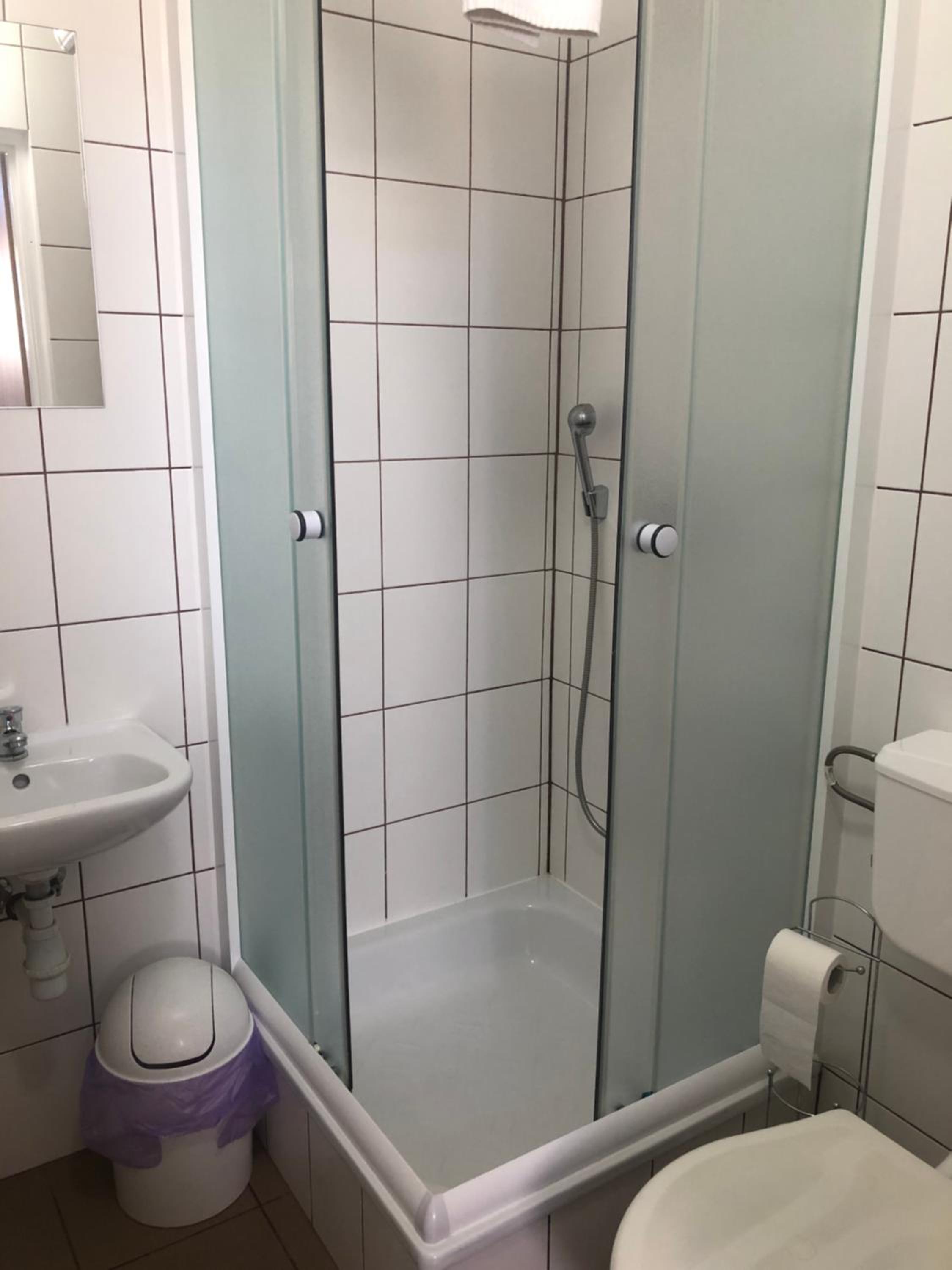 Small Double Room - Photo 9