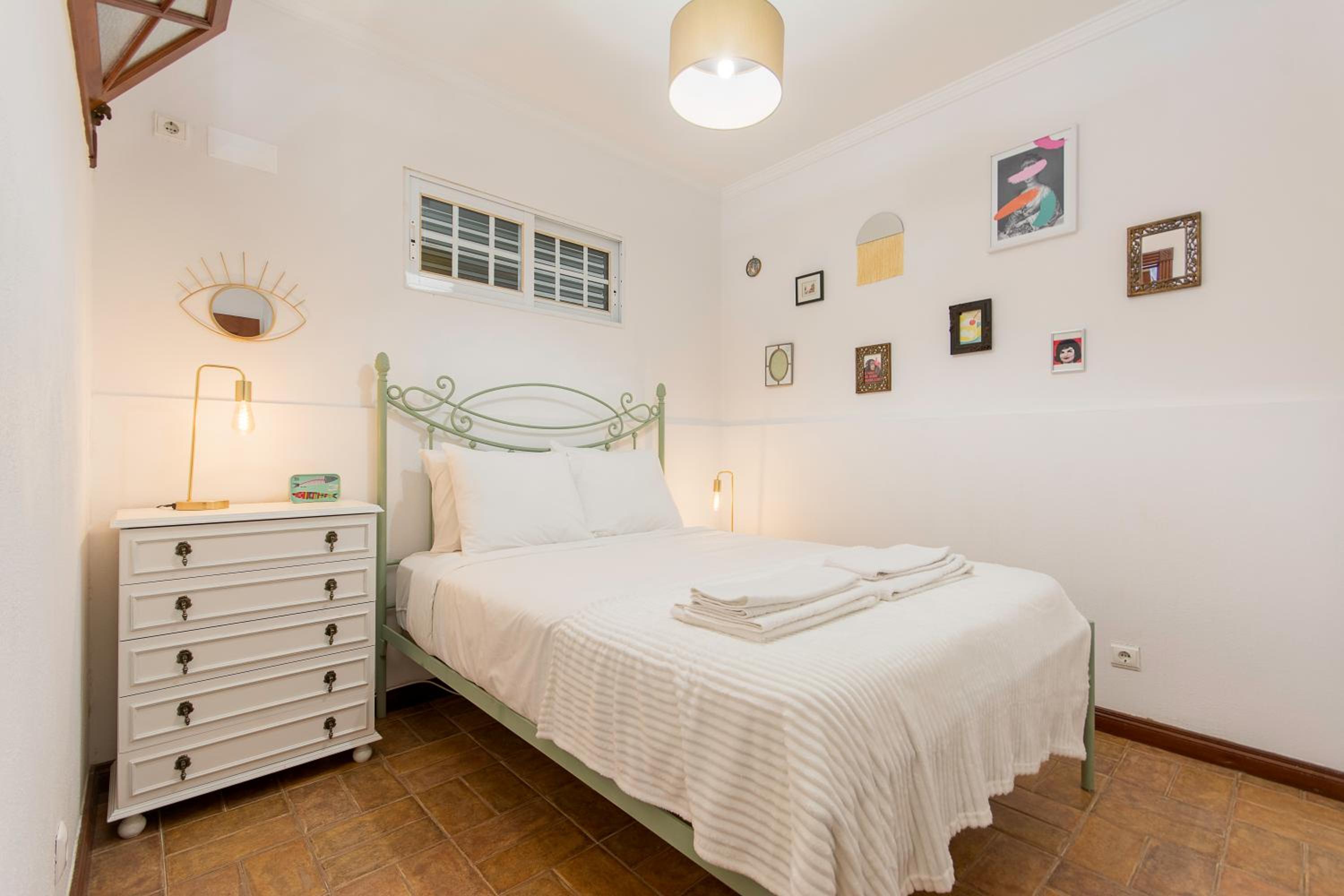 One-Bedroom Apartment photo 1