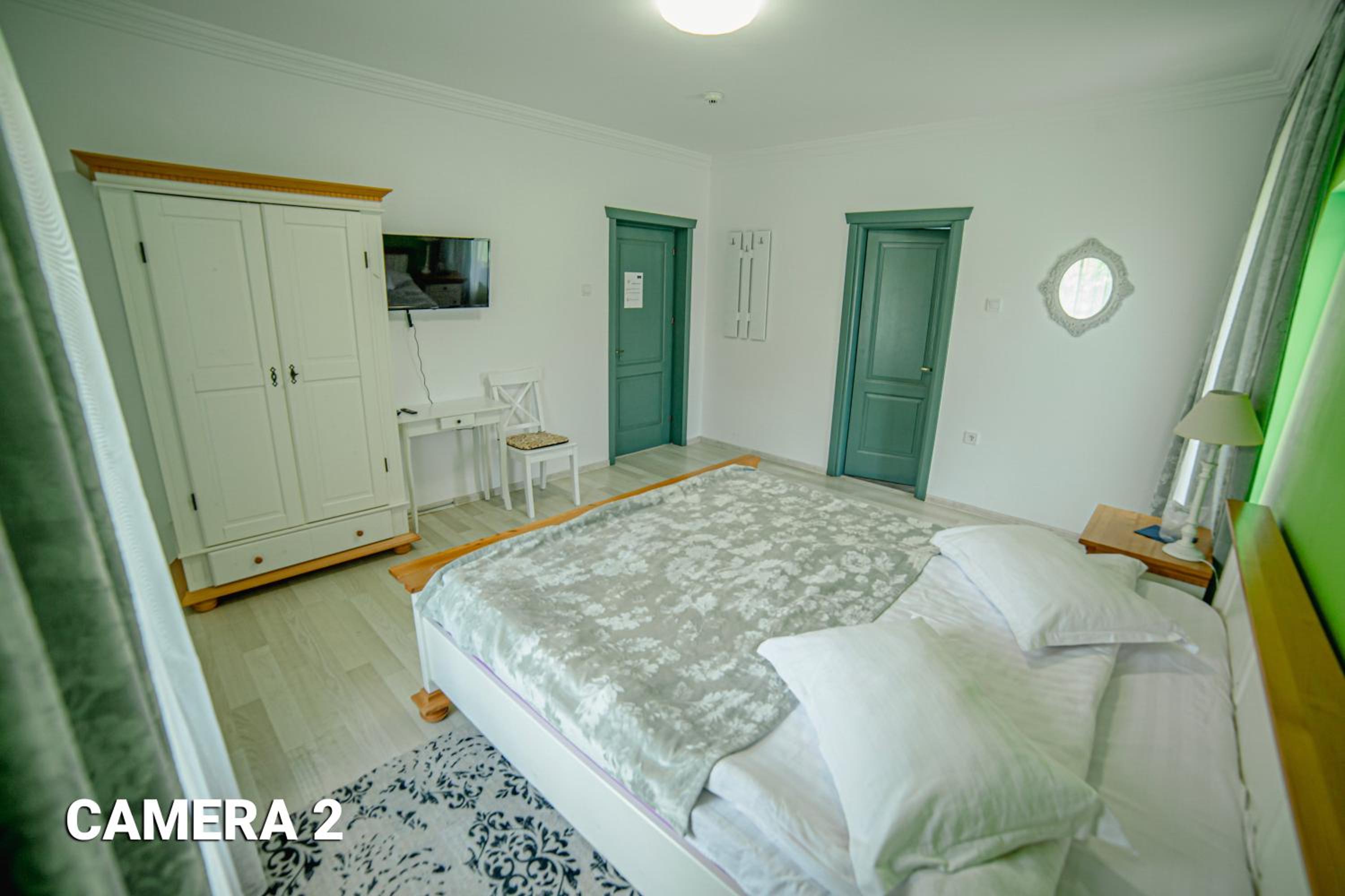 Deluxe Room (2 Adults + 1 Child) - Photo 5
