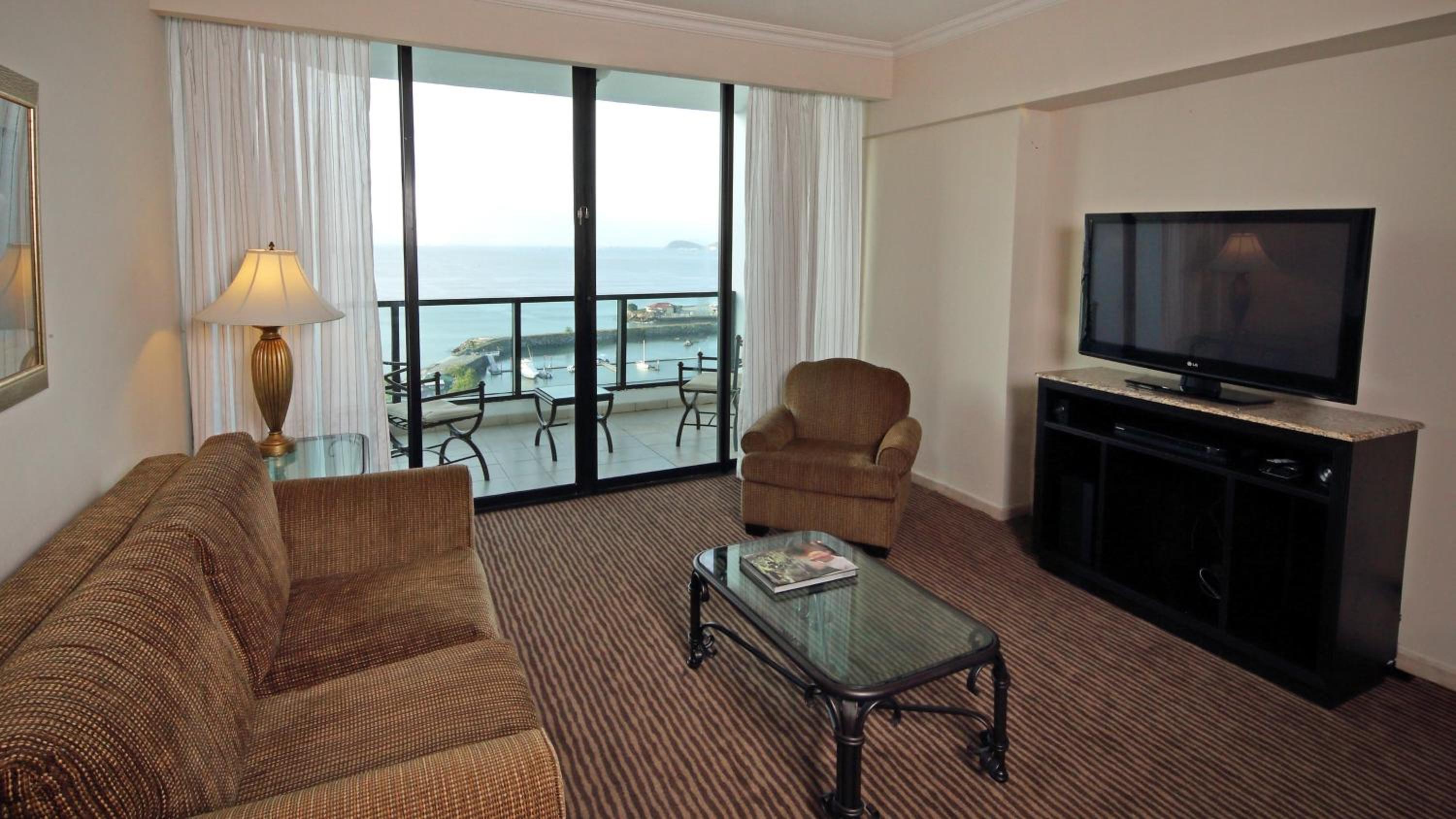 Two-Bedroom Suite with Ocean View and Dining Area - Club Lounge Access - Photo 5