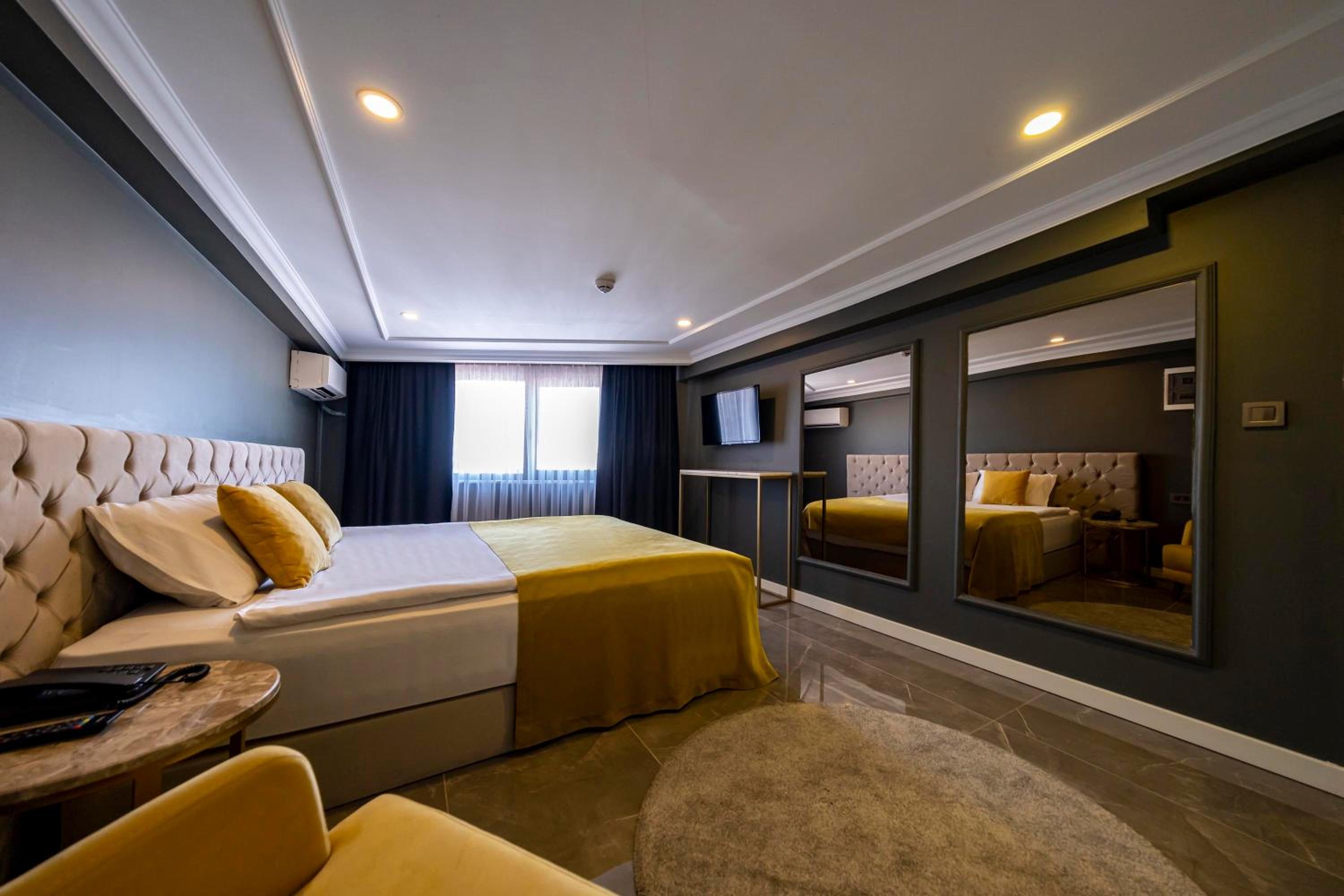 Executive Suite - Photo 1