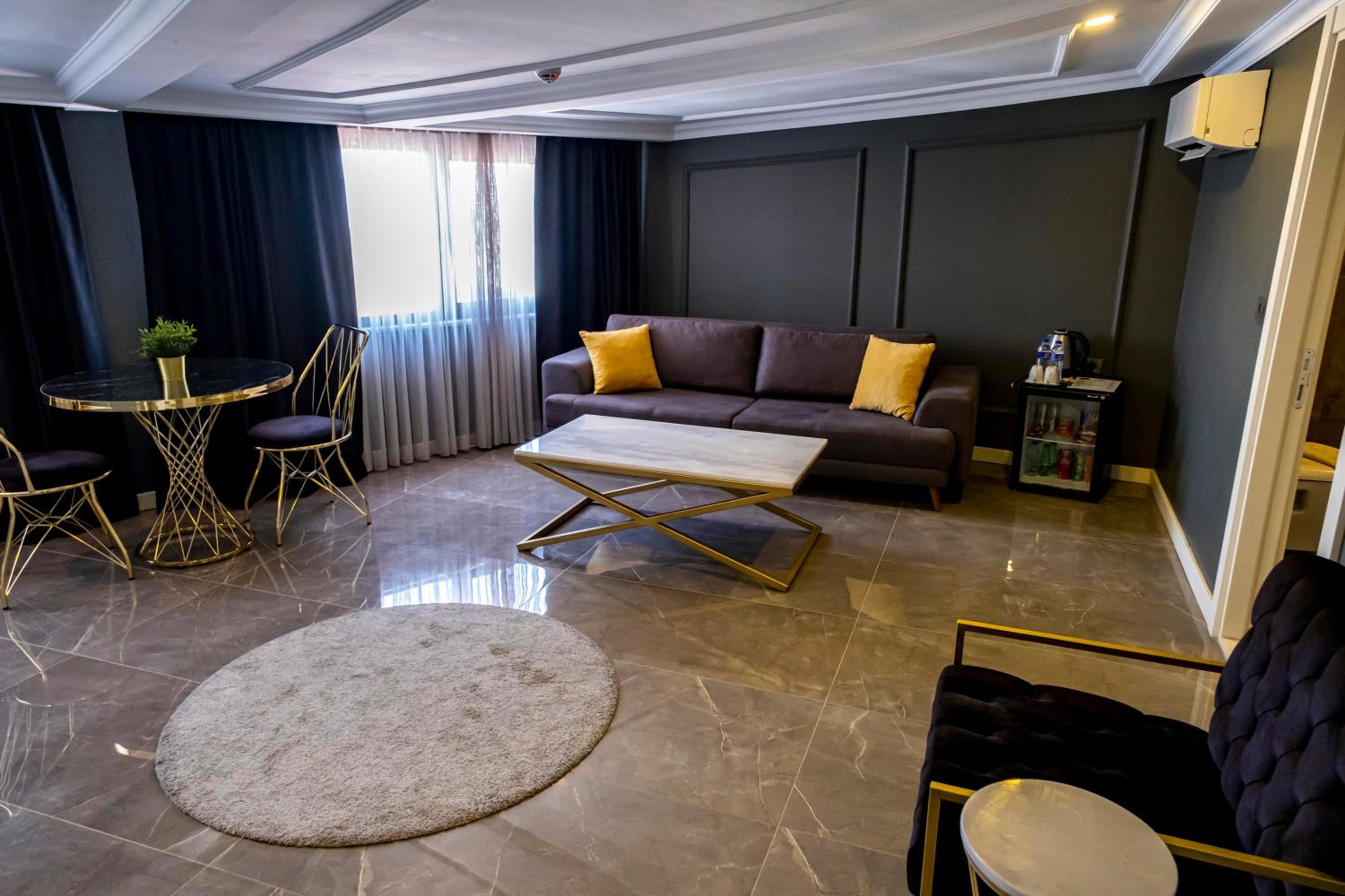 Executive Suite - Photo 7
