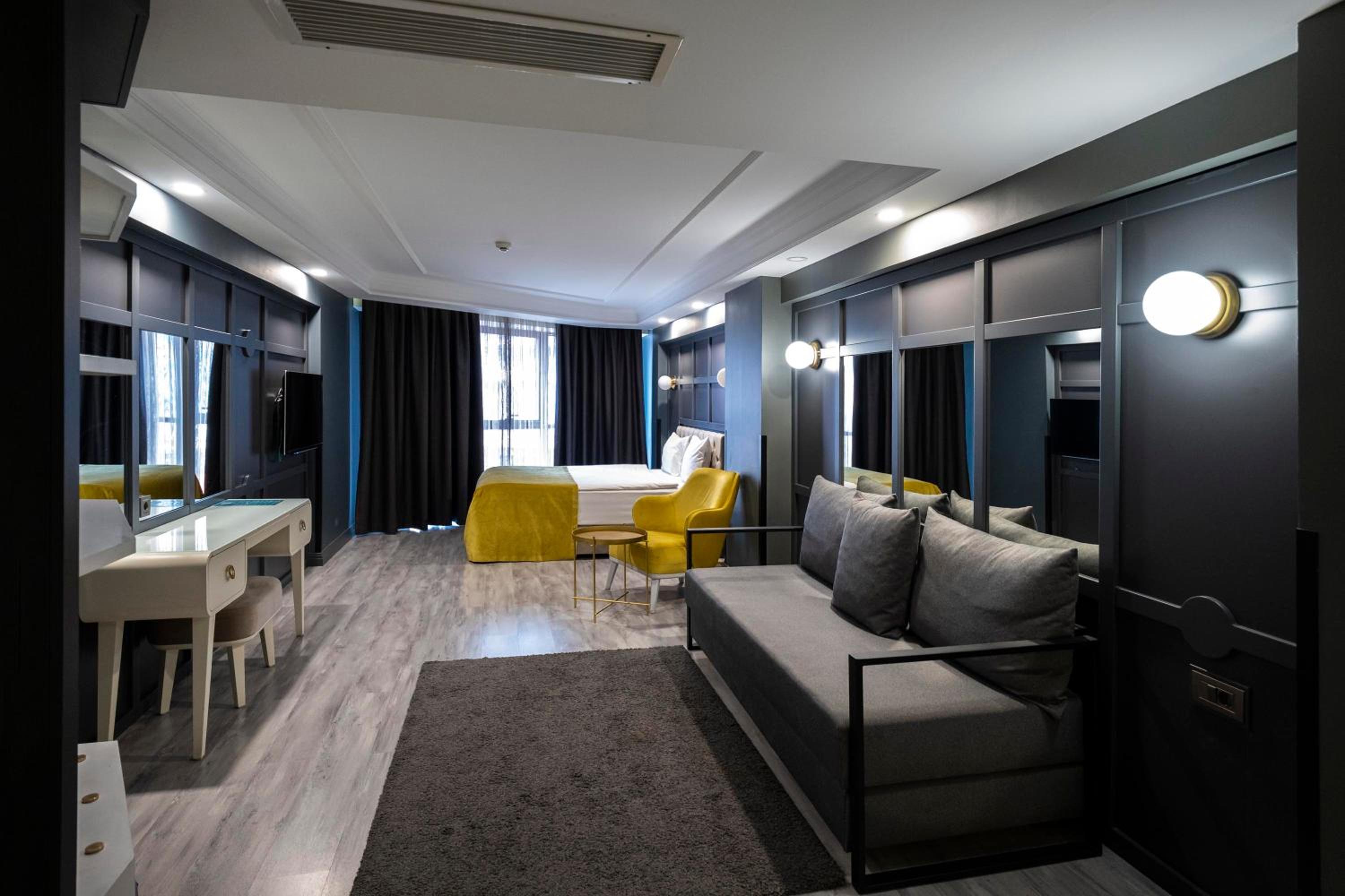 Family Room - Photo 6
