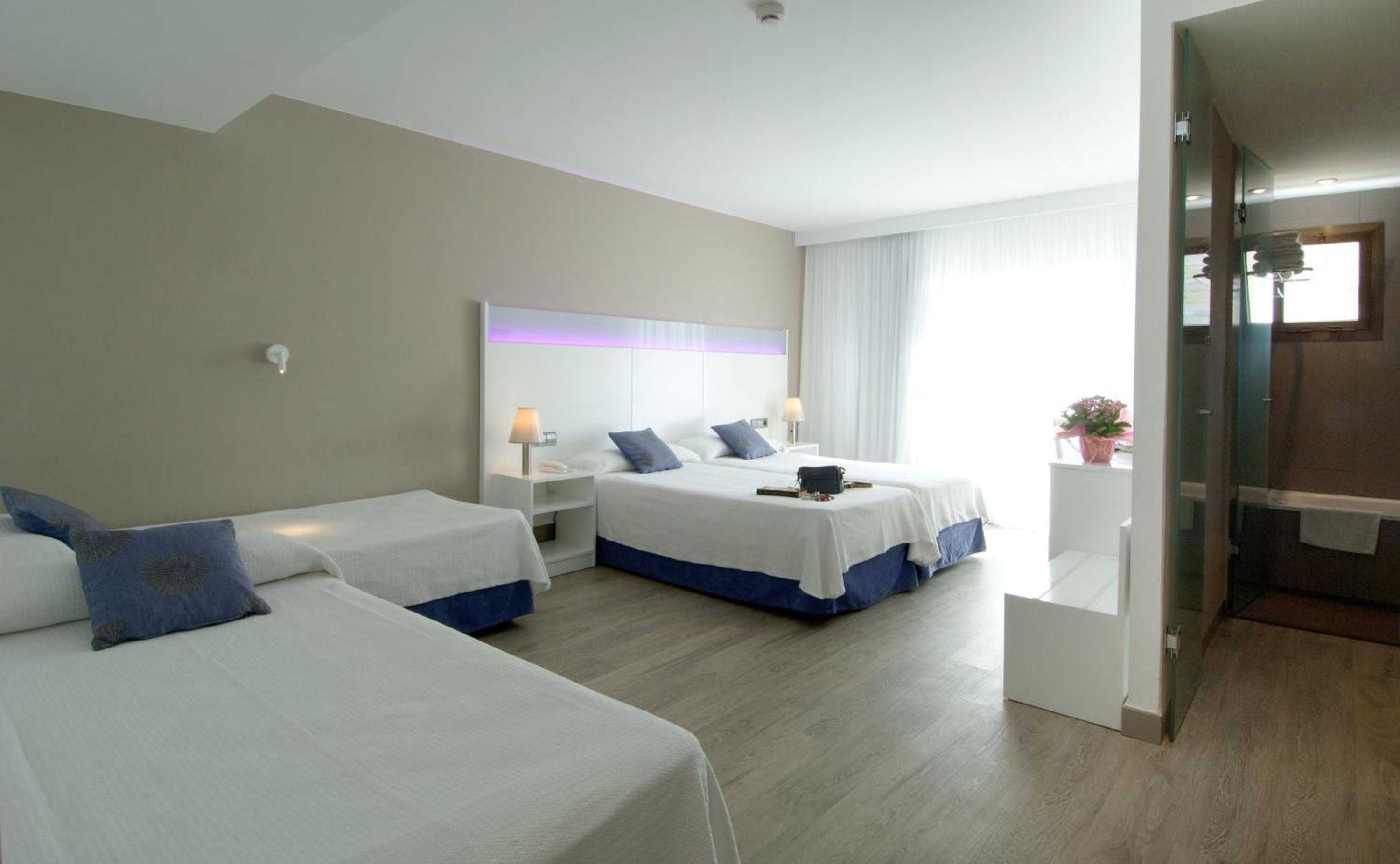 Habitación Cuádruple Confort con Balcón