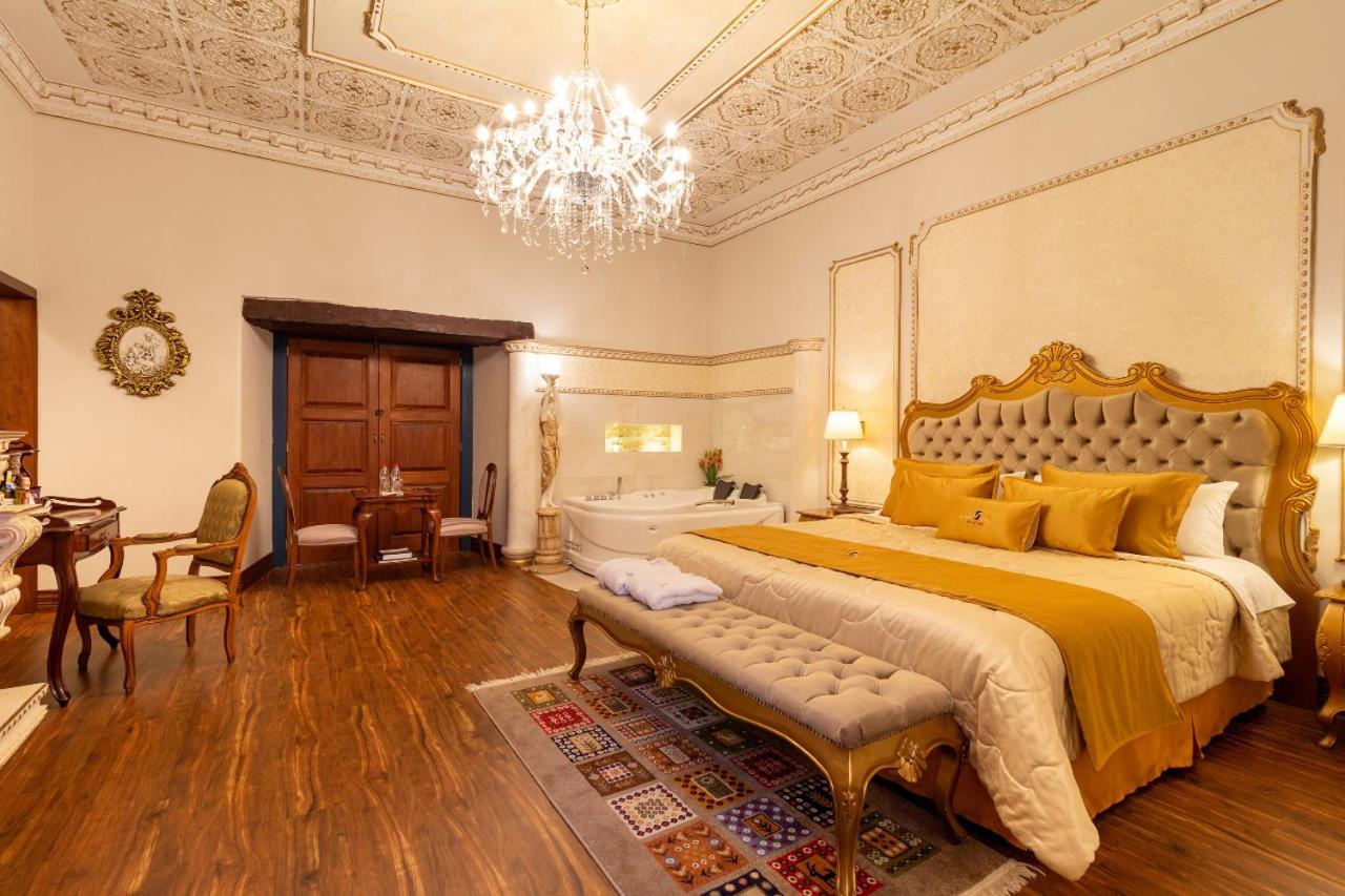 Queen Suite photo 2