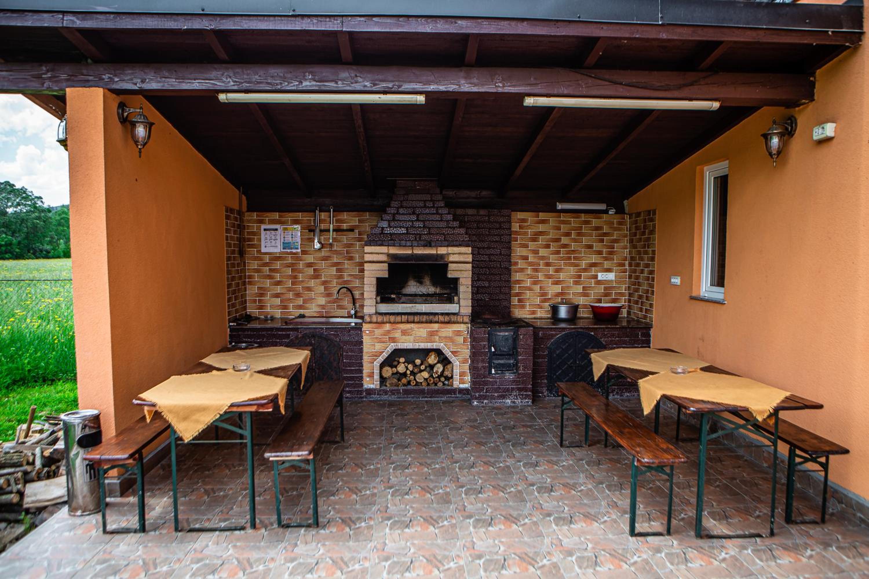 Deluxe Room (2 Adults + 1 Child) - Photo 9