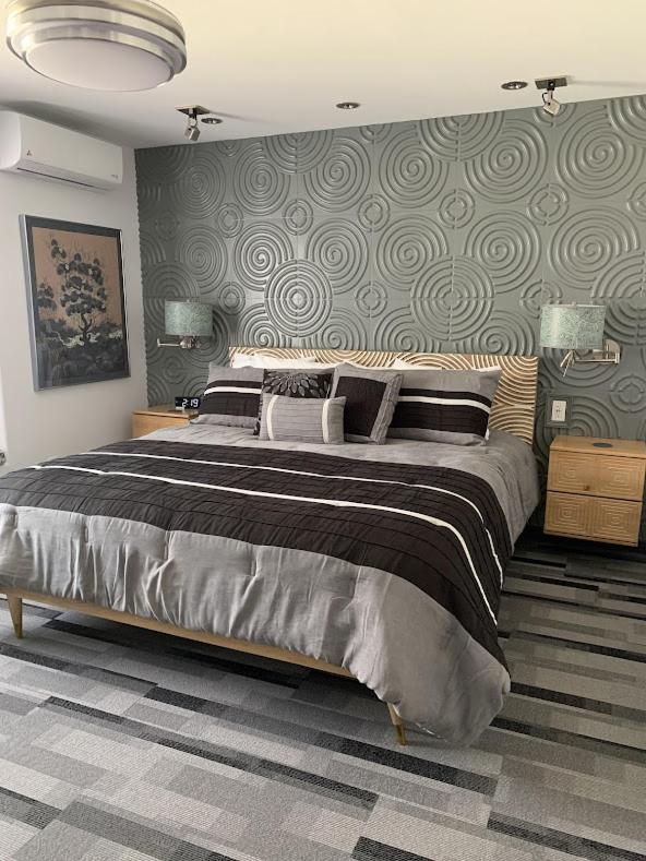 Deluxe King Room photo 1
