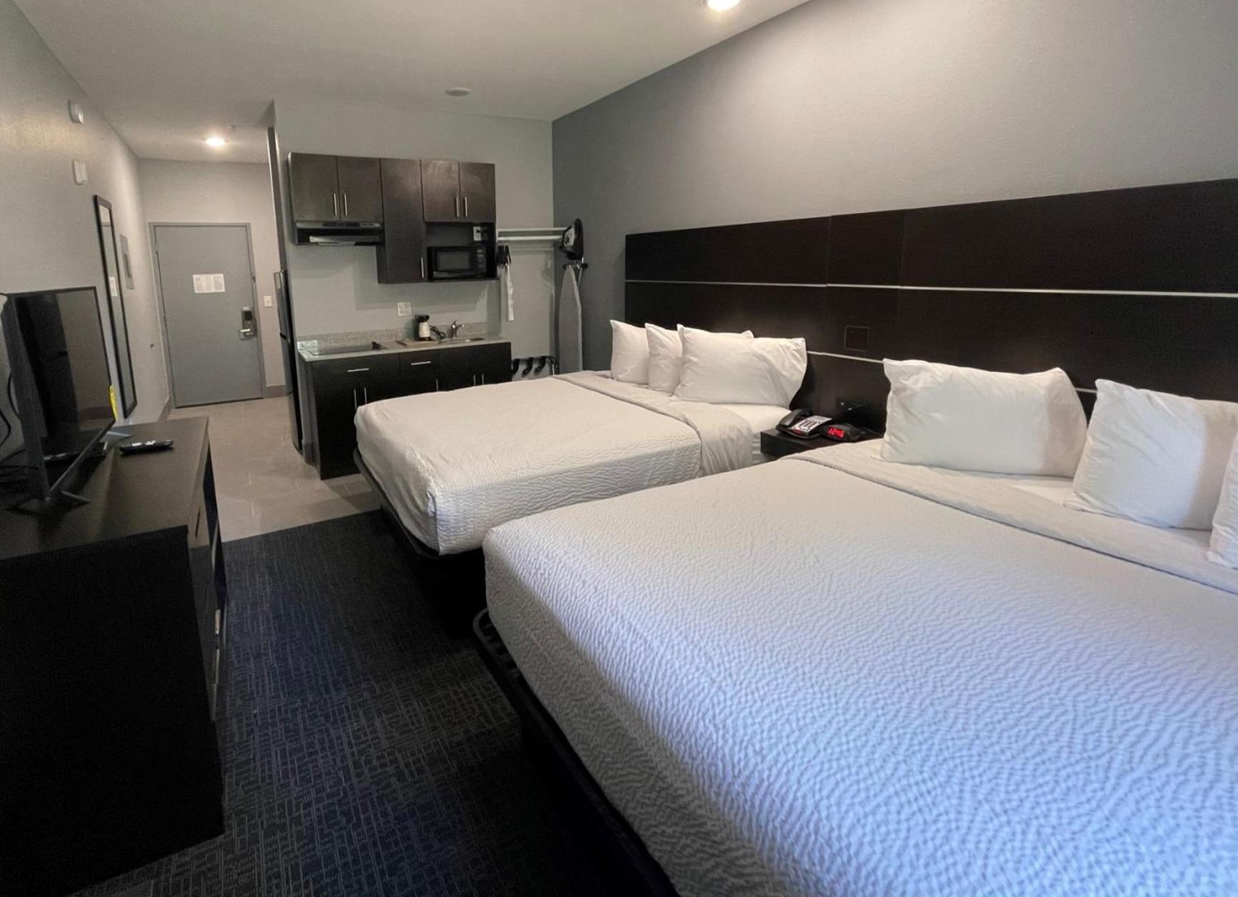 Queen Room with Two Queen Beds and Kitchenette - Non-Smoking - Photo 1