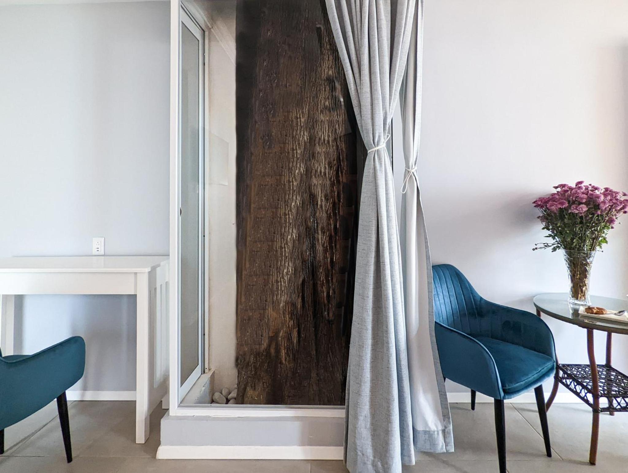 King Room with Balcony - Photo 28