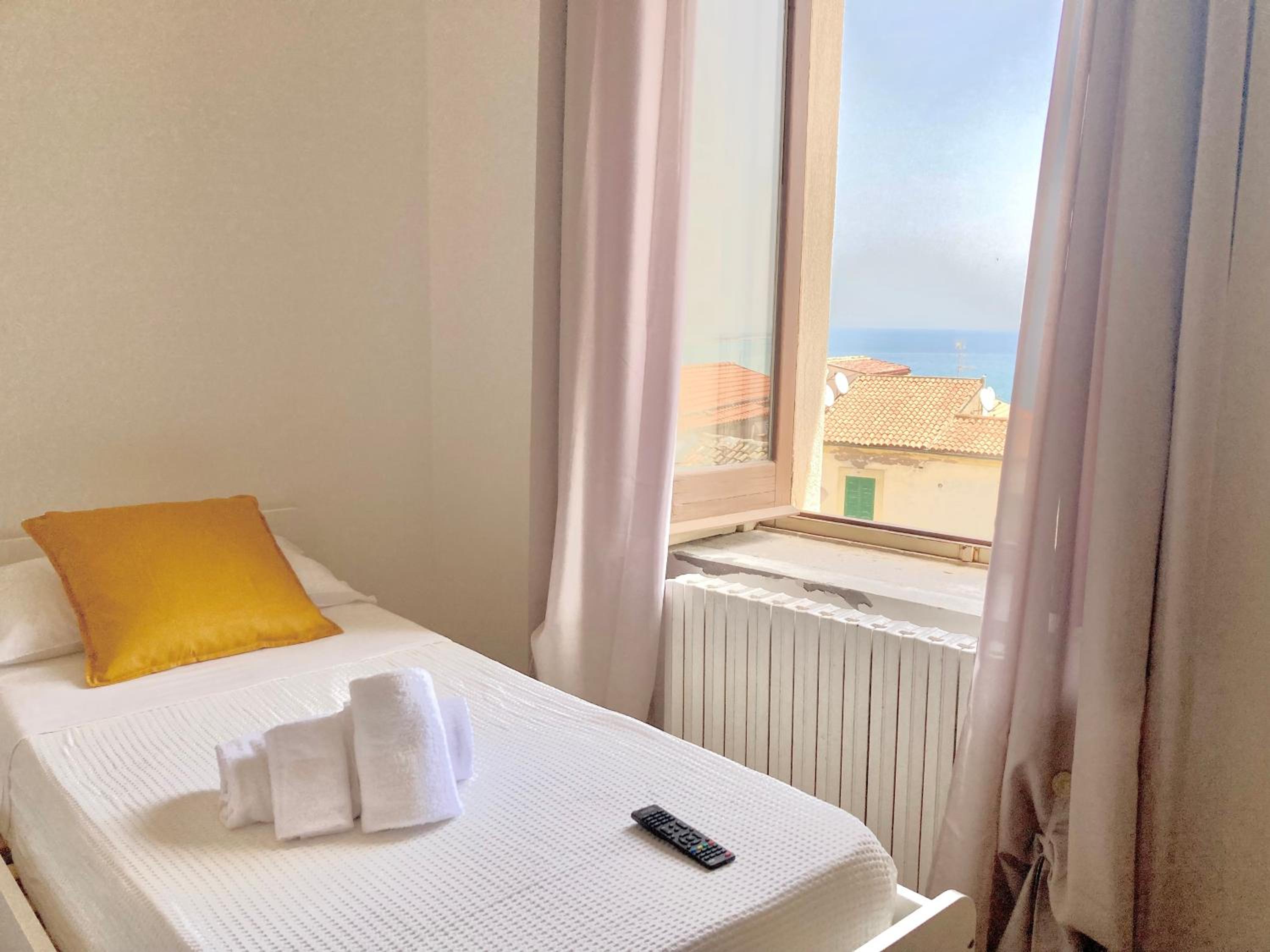 Deluxe Twin Room with Sea View photo 1