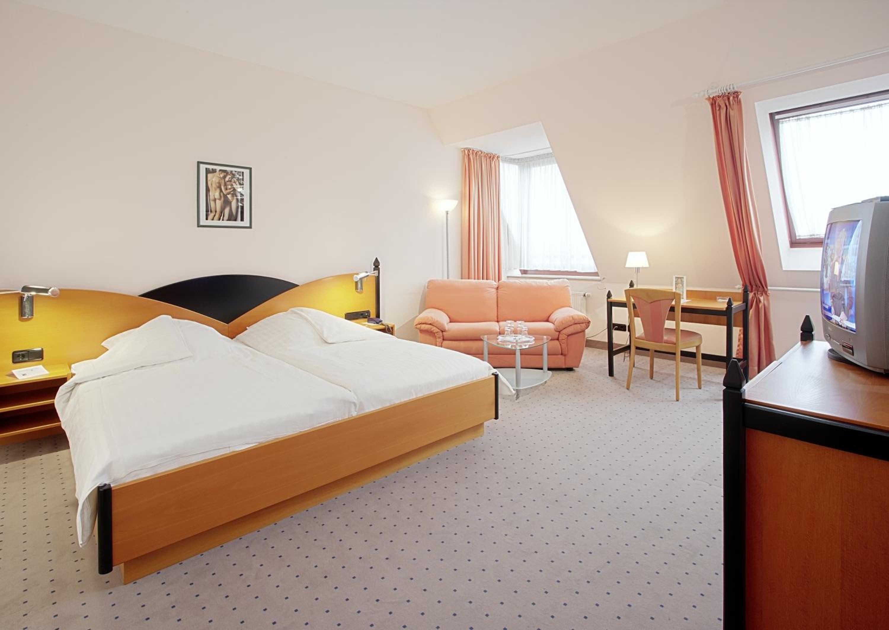 First Class Double Room - Photo 1