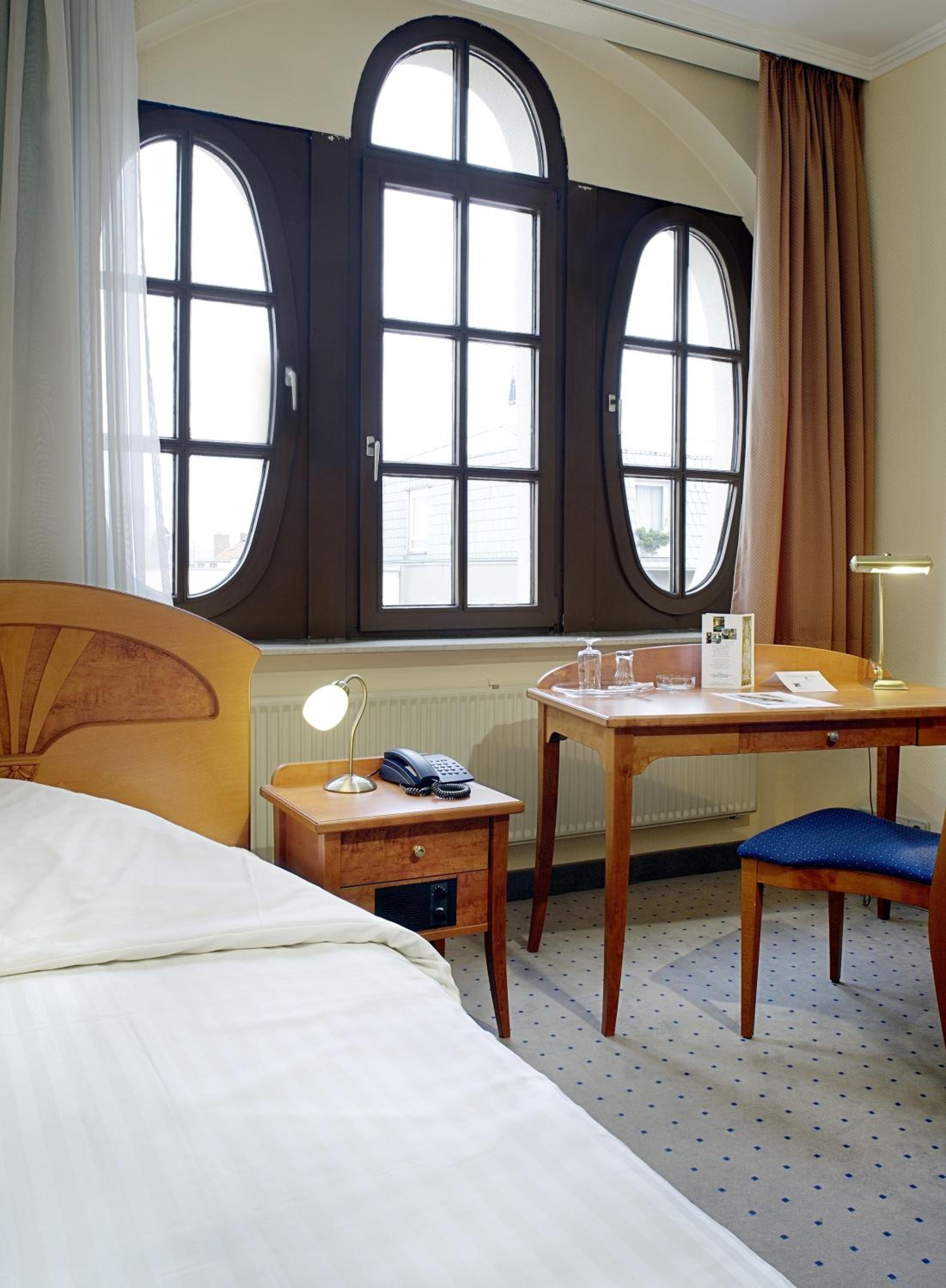 Business Double Room - Photo 1