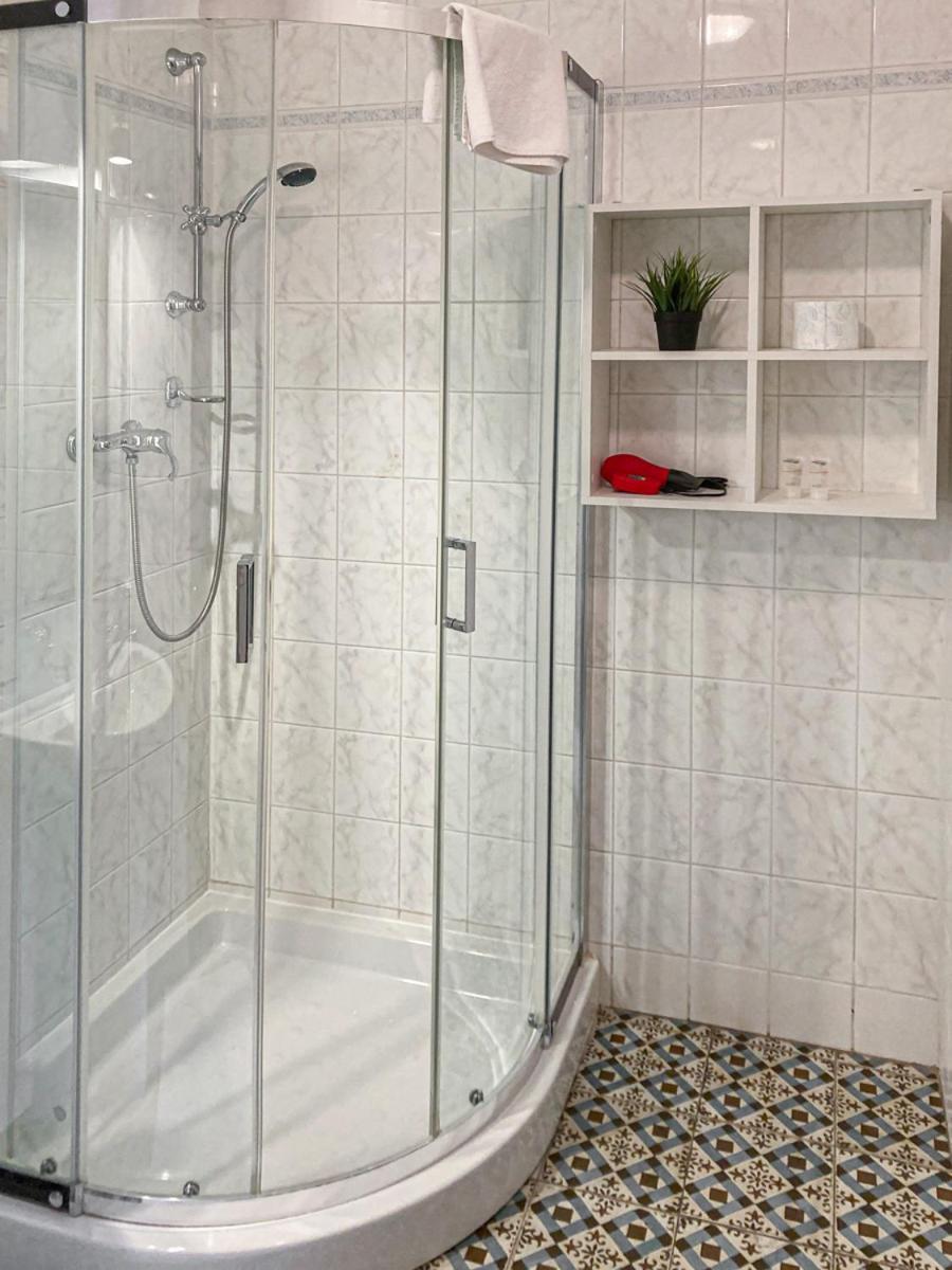 Double Room - Photo 6