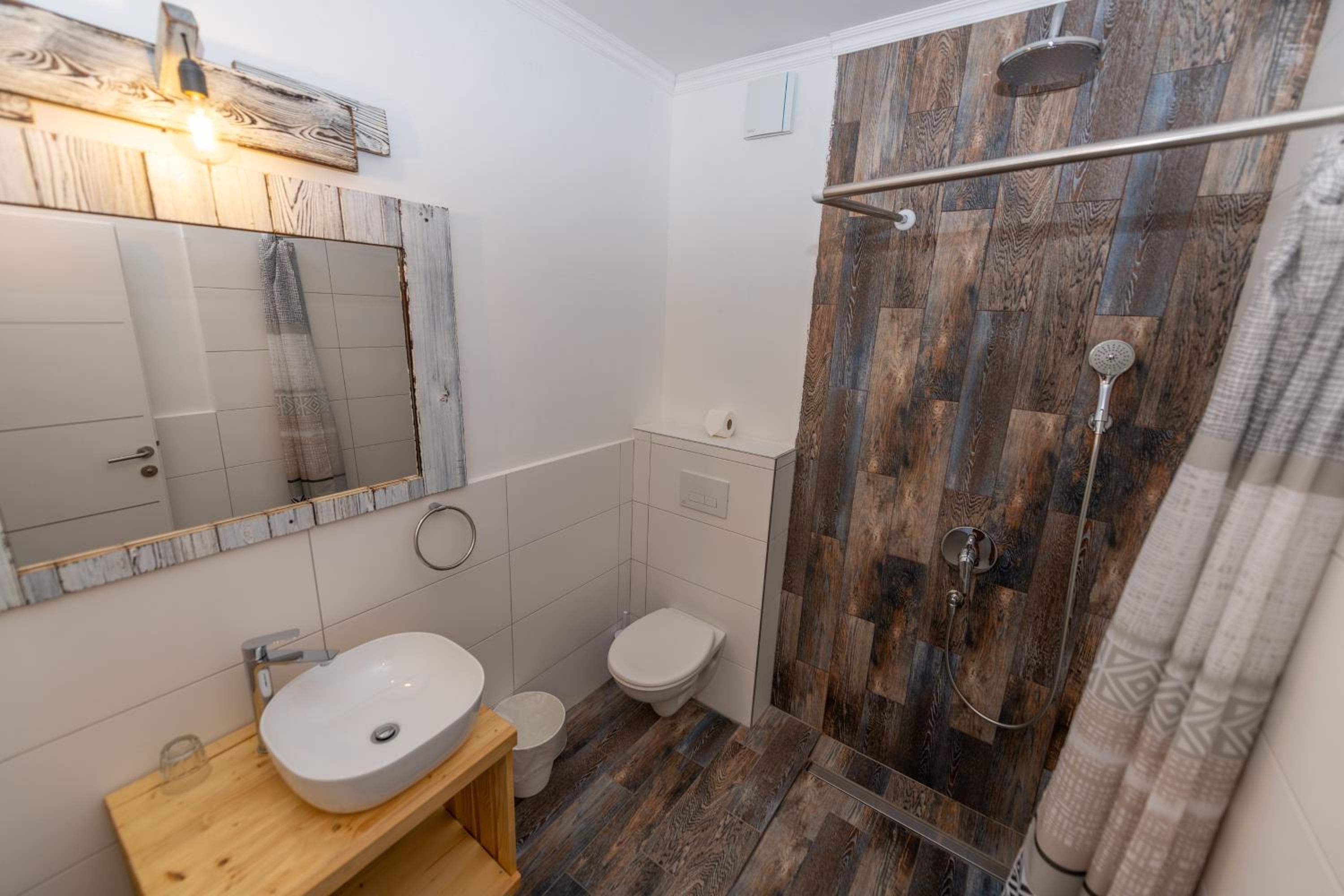 Double Room with Private Bathroom - Photo 3