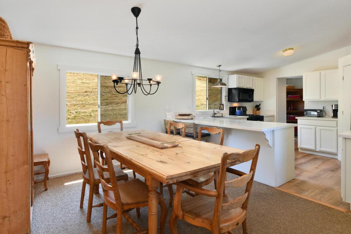 Four-Bedroom Holiday Home photo 2