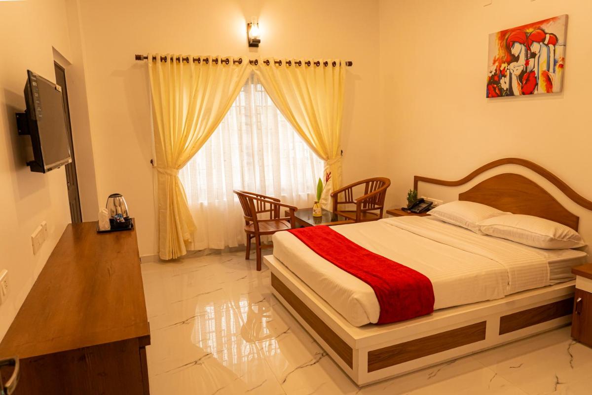 Deluxe Double Room (2 Adults + 1 Child) photo 2