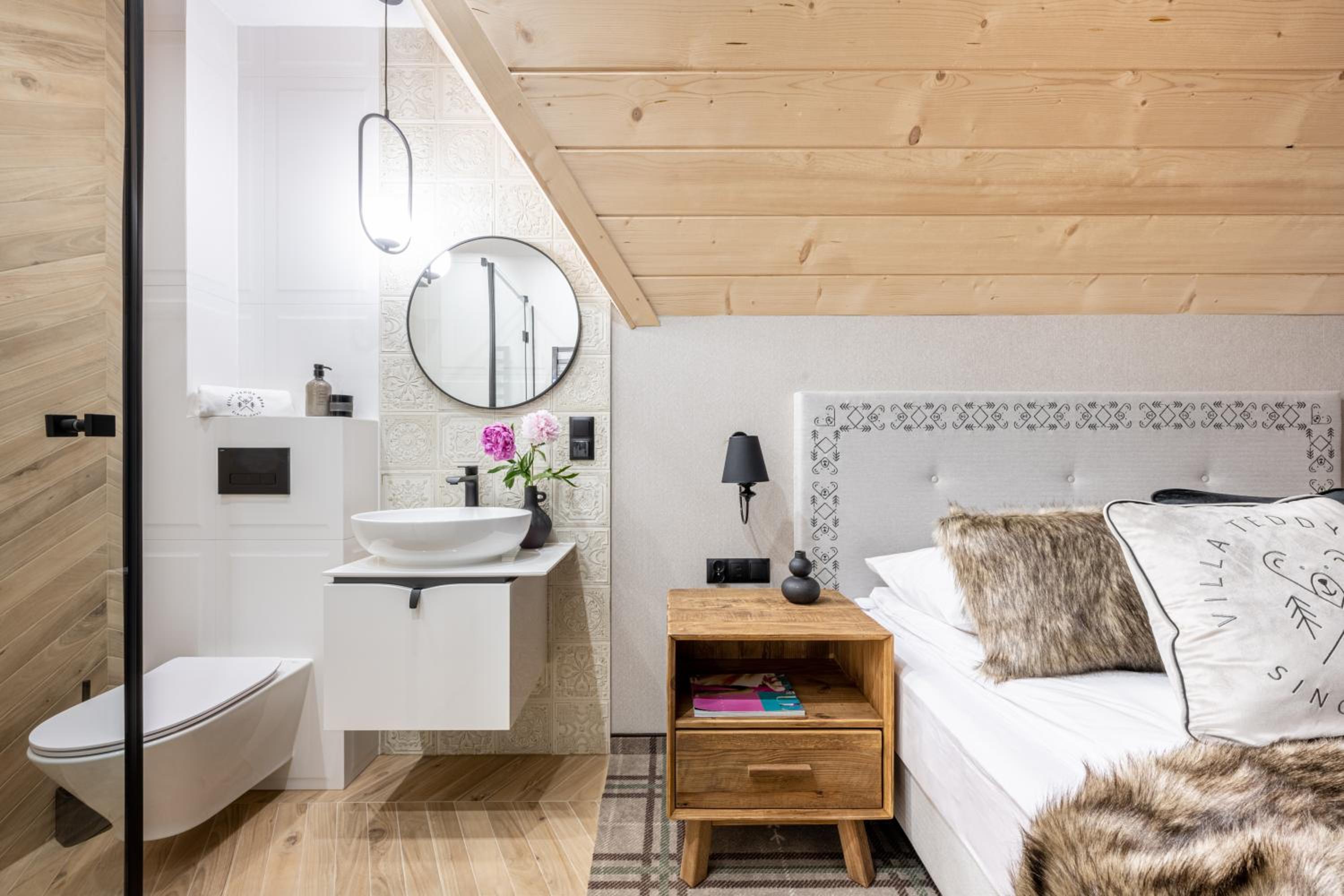 Deluxe Double Room with Shower photo 3