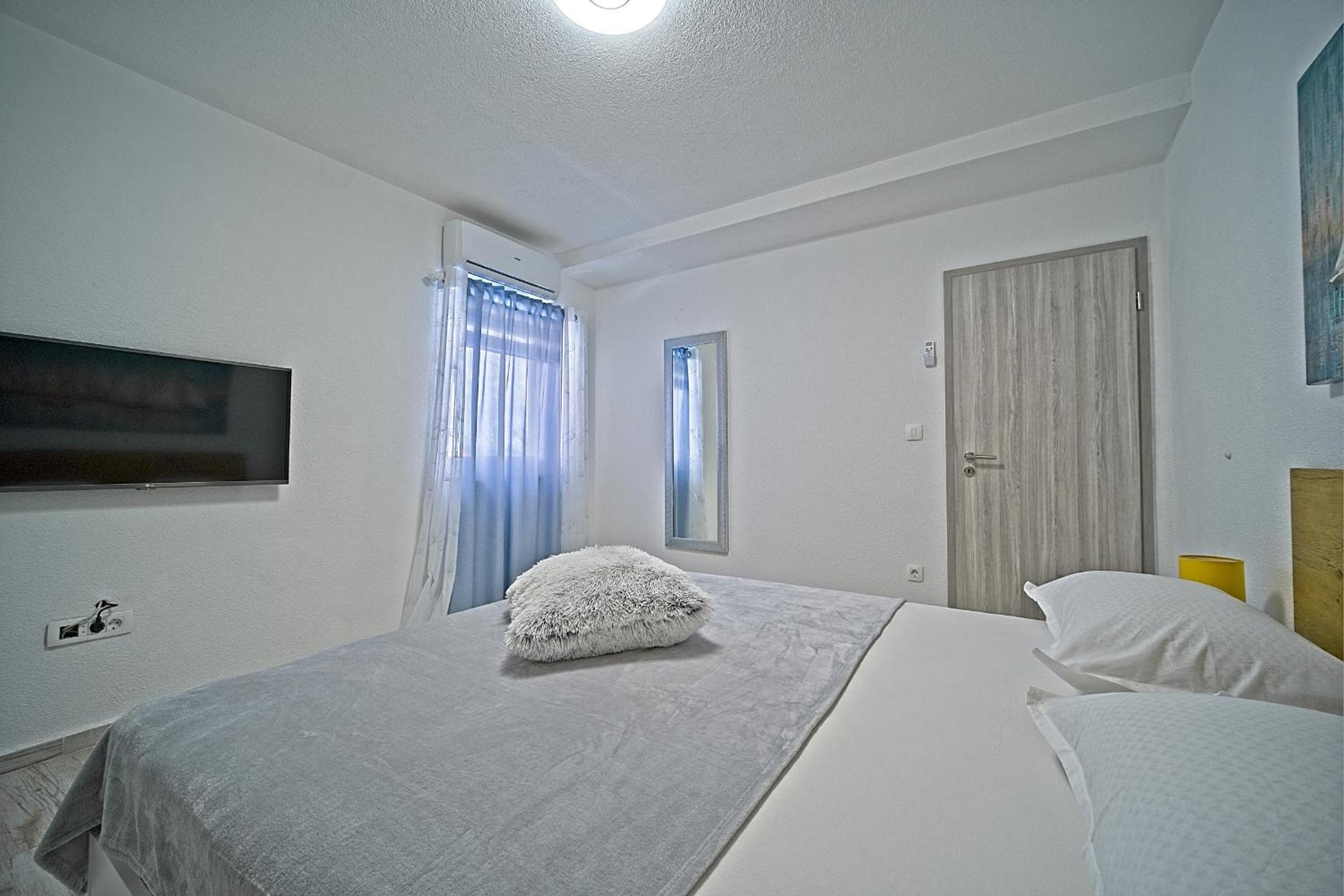 Three-Bedroom Apartment photo 2
