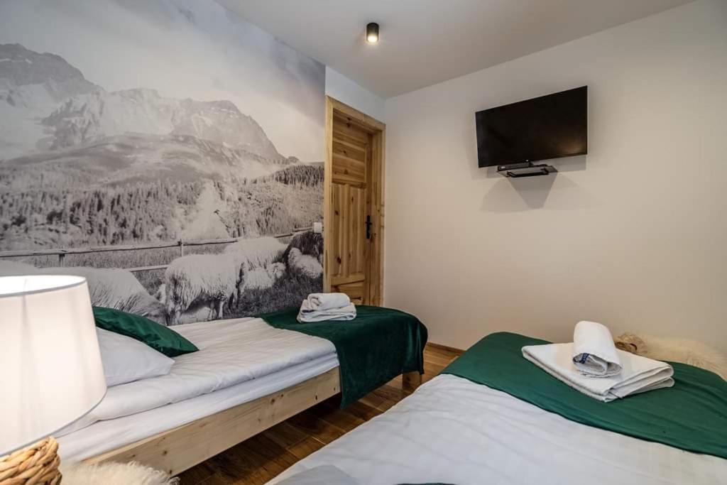 Three-Bedroom House - Photo 7
