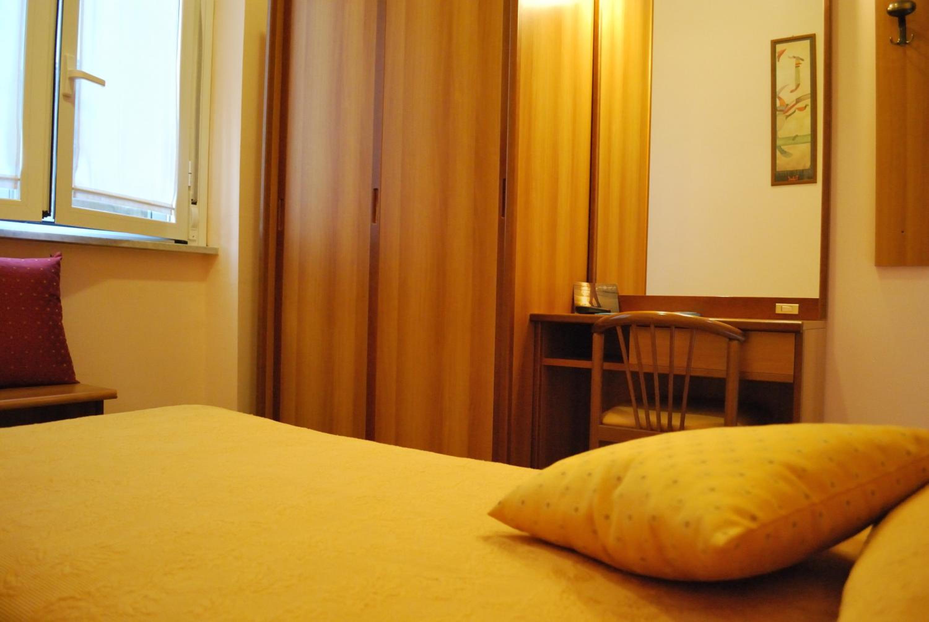 Single Room photo 2