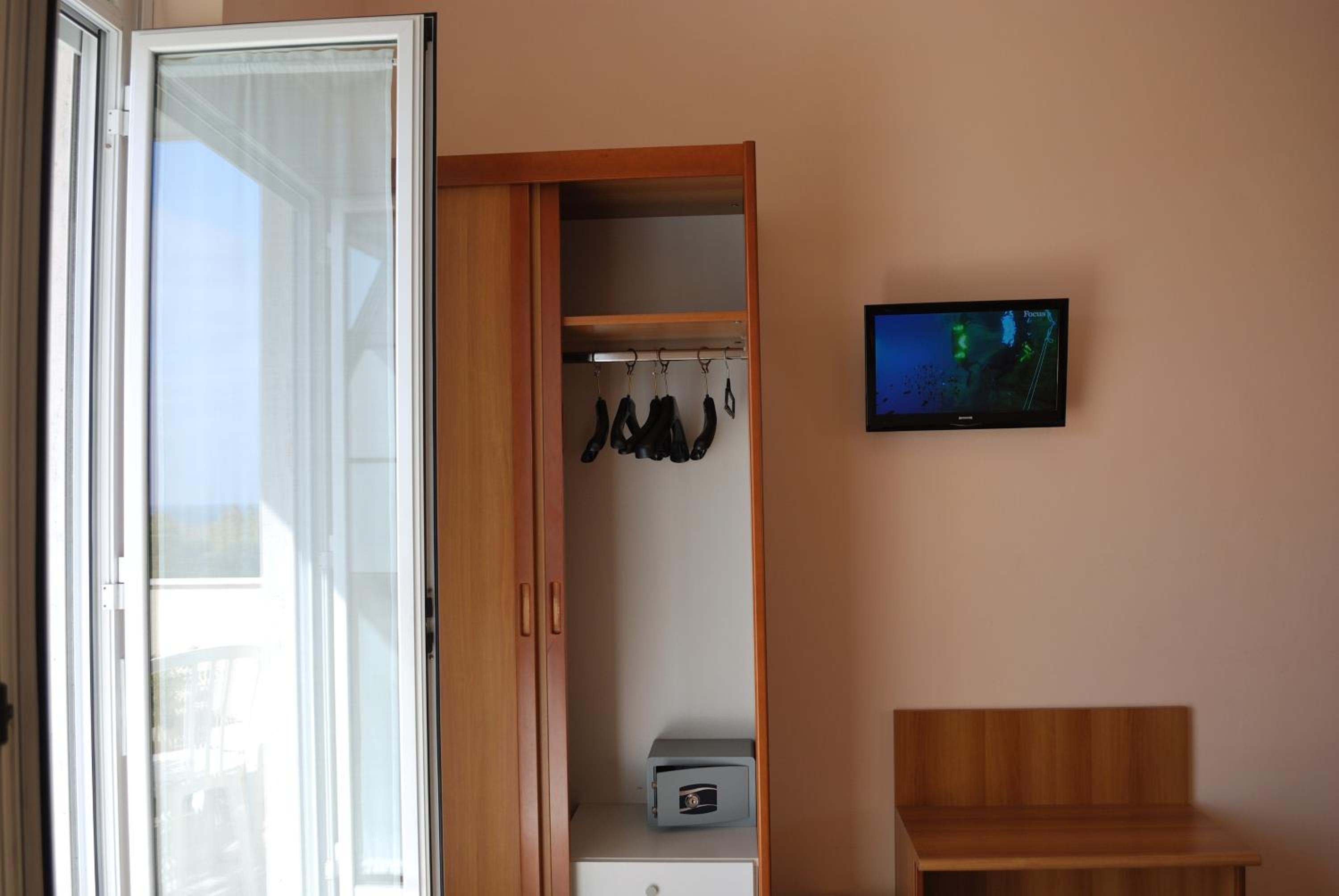 Double Room with Balcony and Sea View photo 2