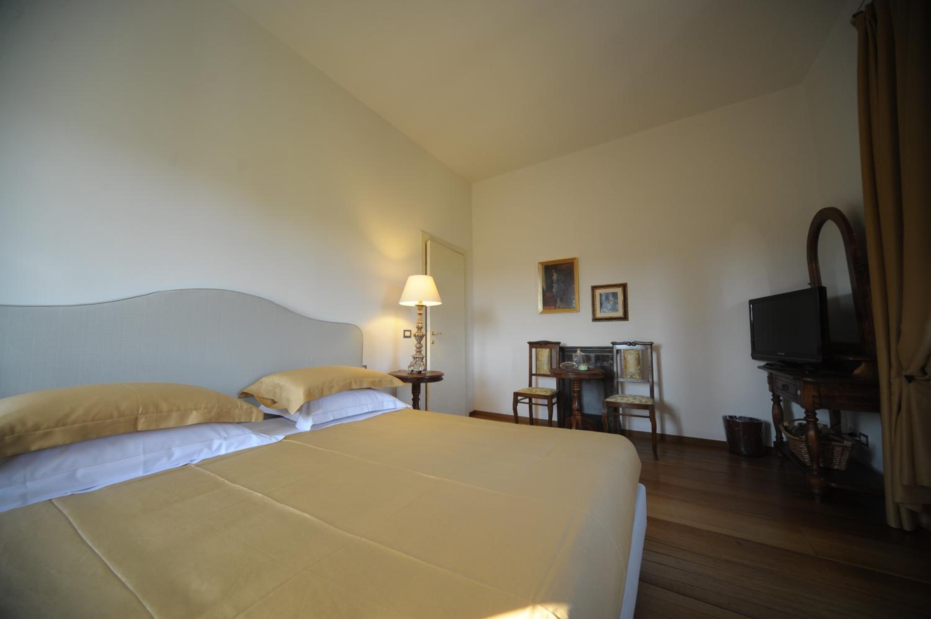 Deluxe Double or Twin Room photo 2