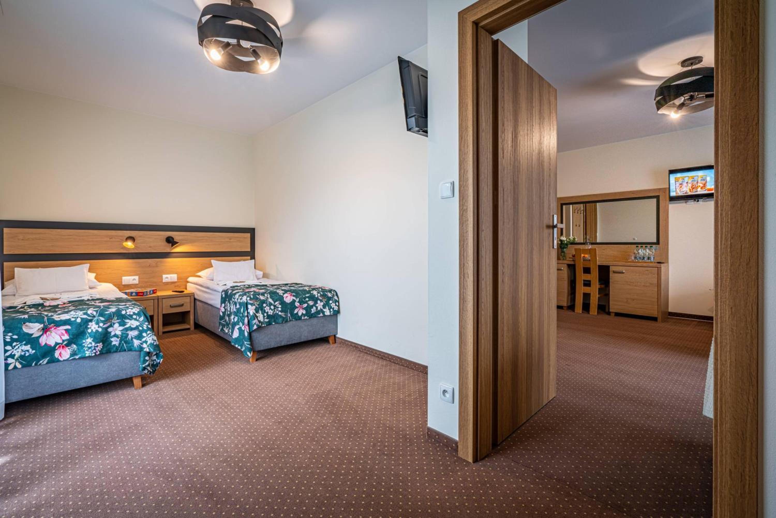 Family Room with Mountain View - Photo 17