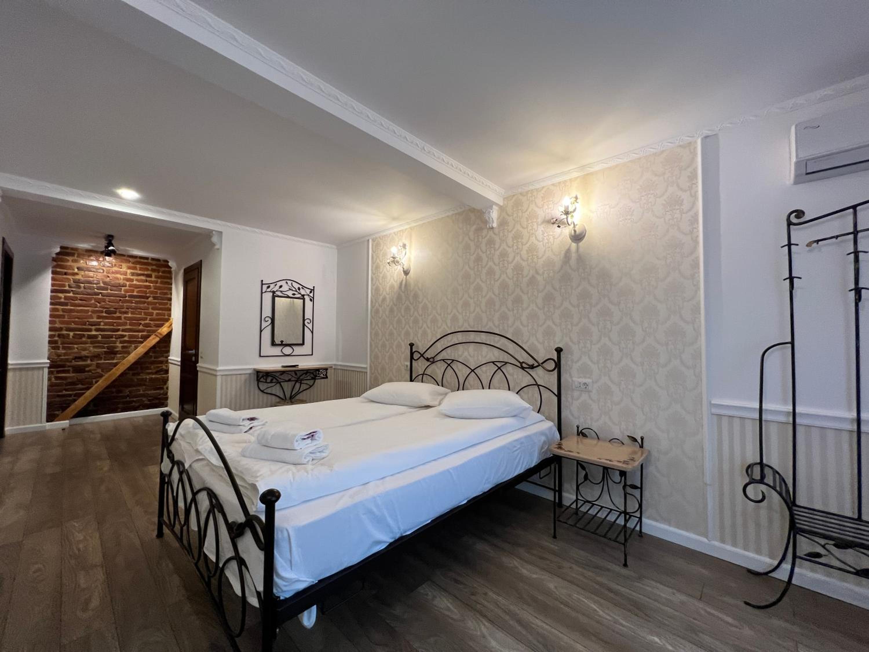 Deluxe Room - Photo 13