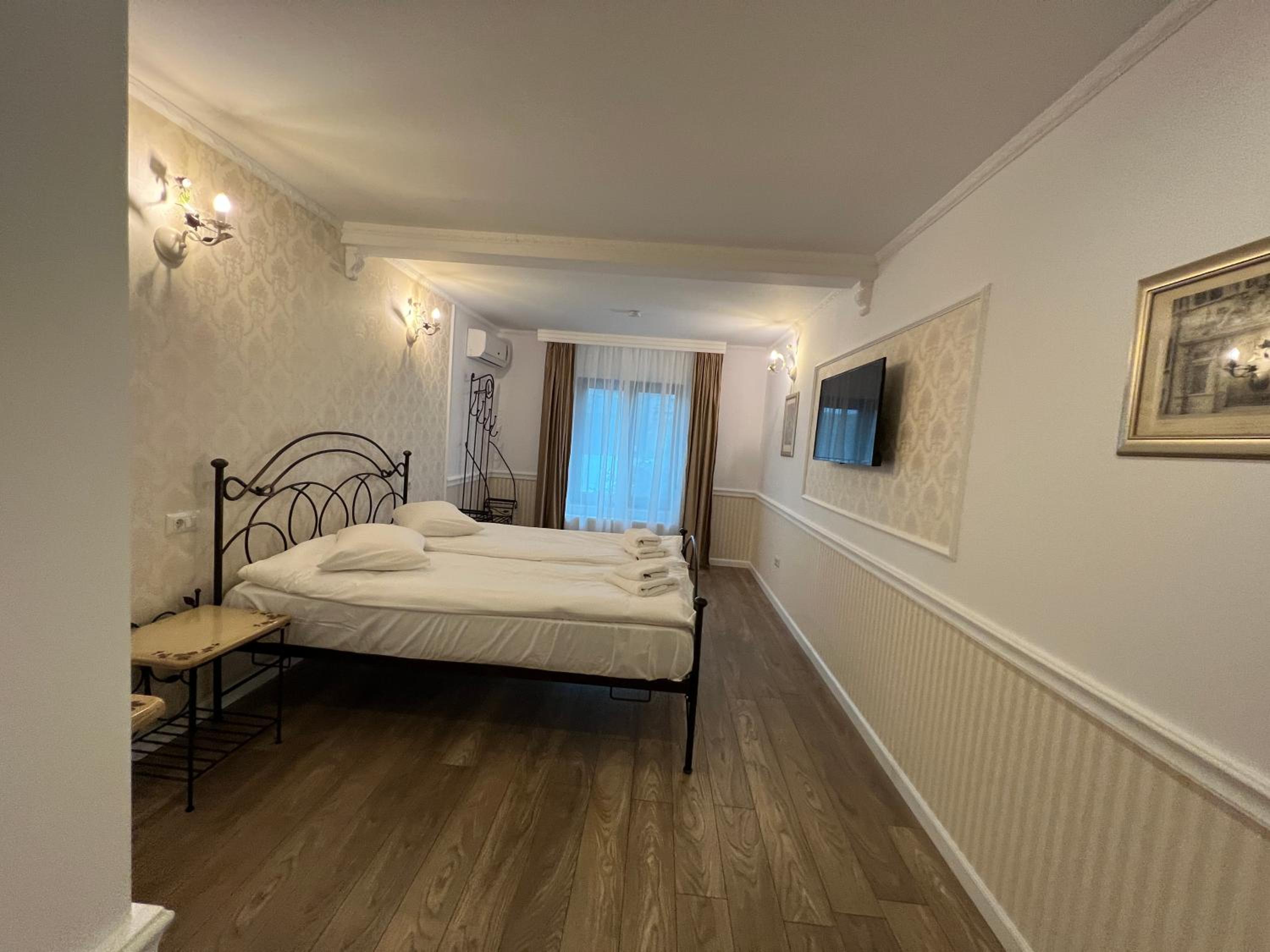 Deluxe Room - Photo 16
