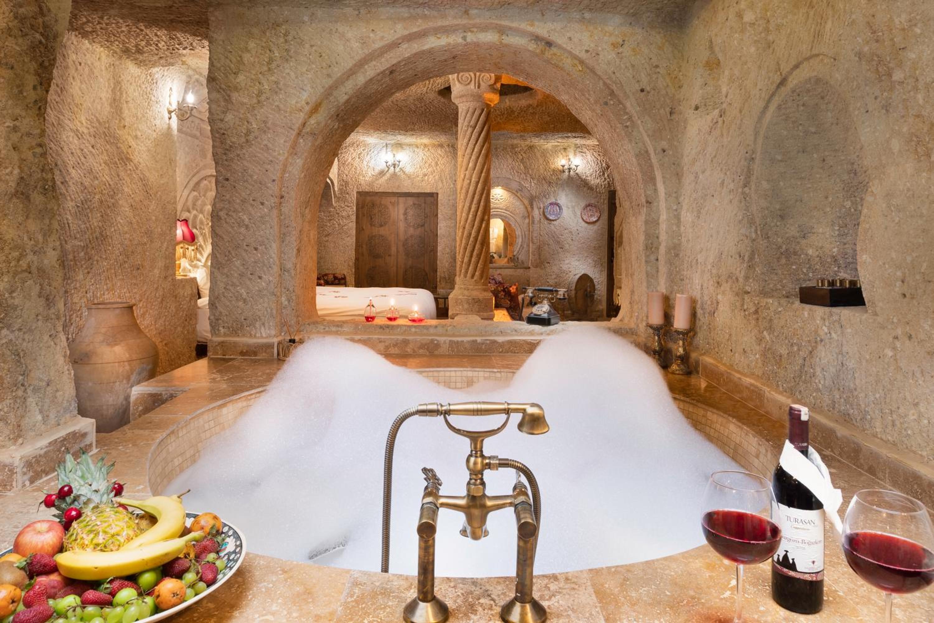Superior King Suite photo 2