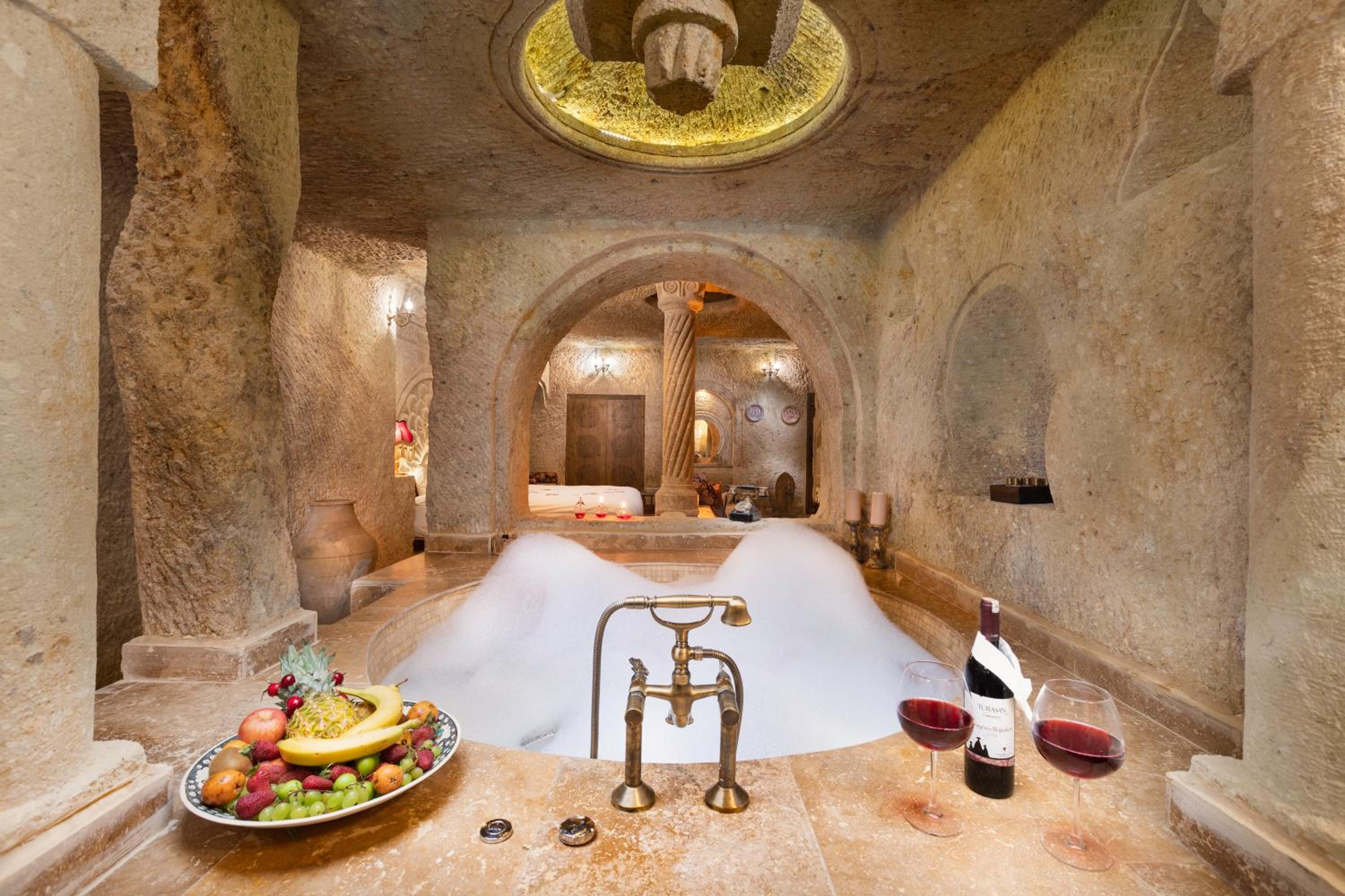 Superior King Suite photo 3