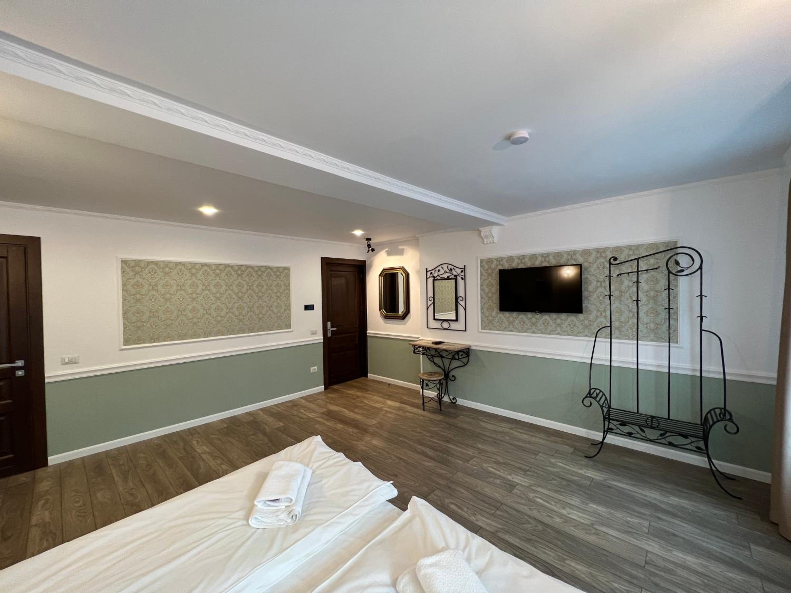 Superior King Room - Photo 2