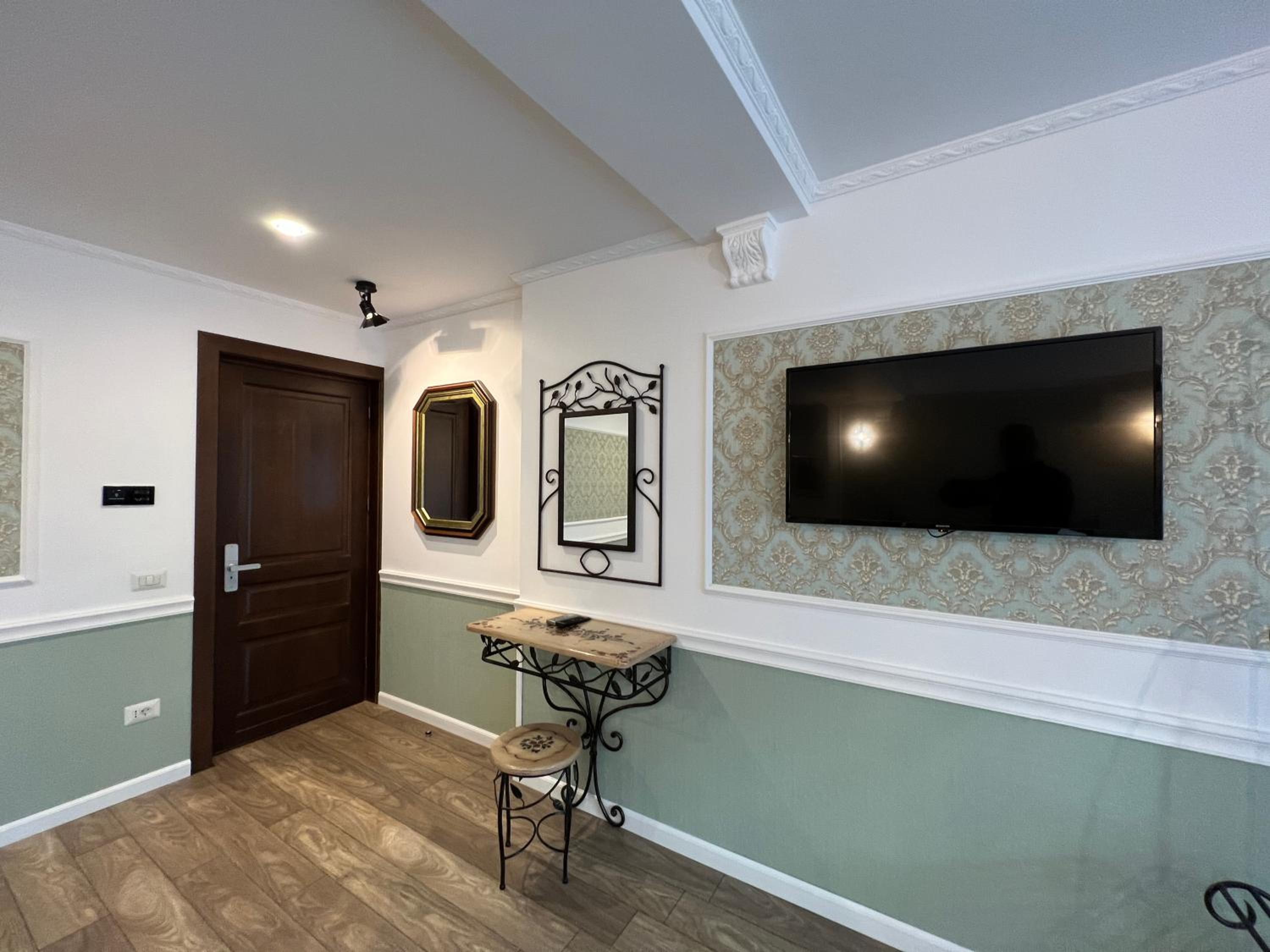 Superior King Room - Photo 7