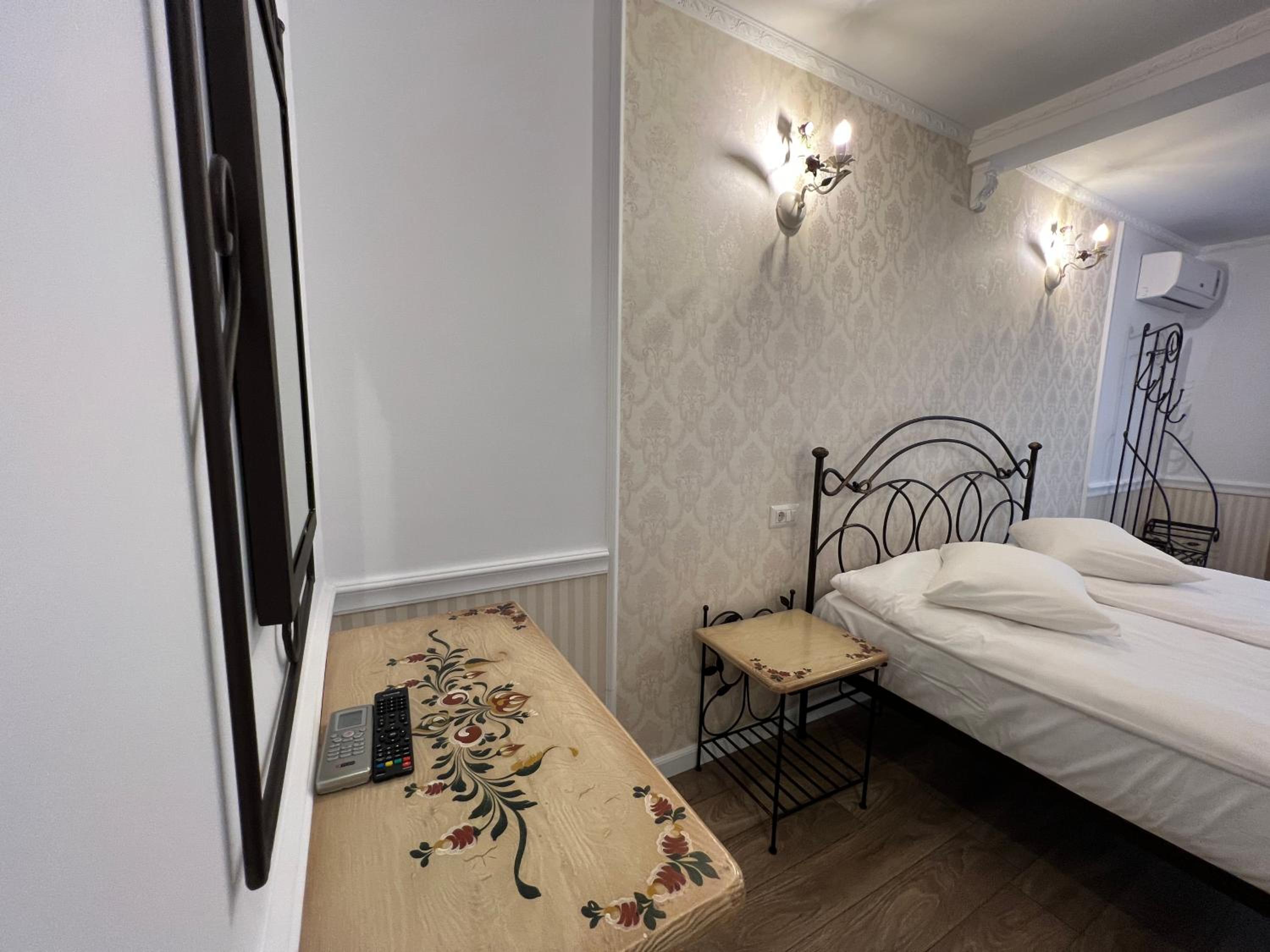 Standard Queen Room - Photo 3