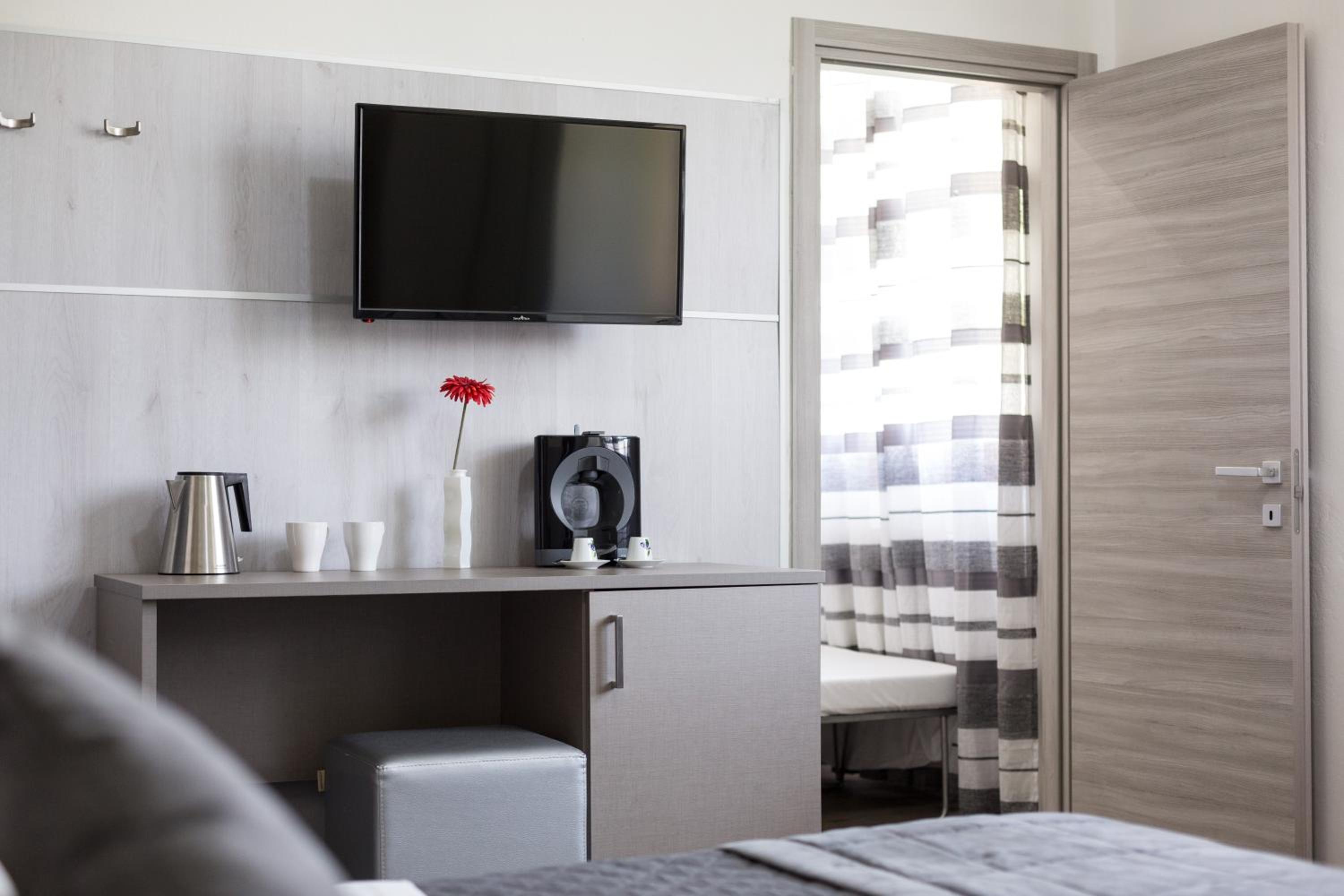 Deluxe Family Suite photo 2
