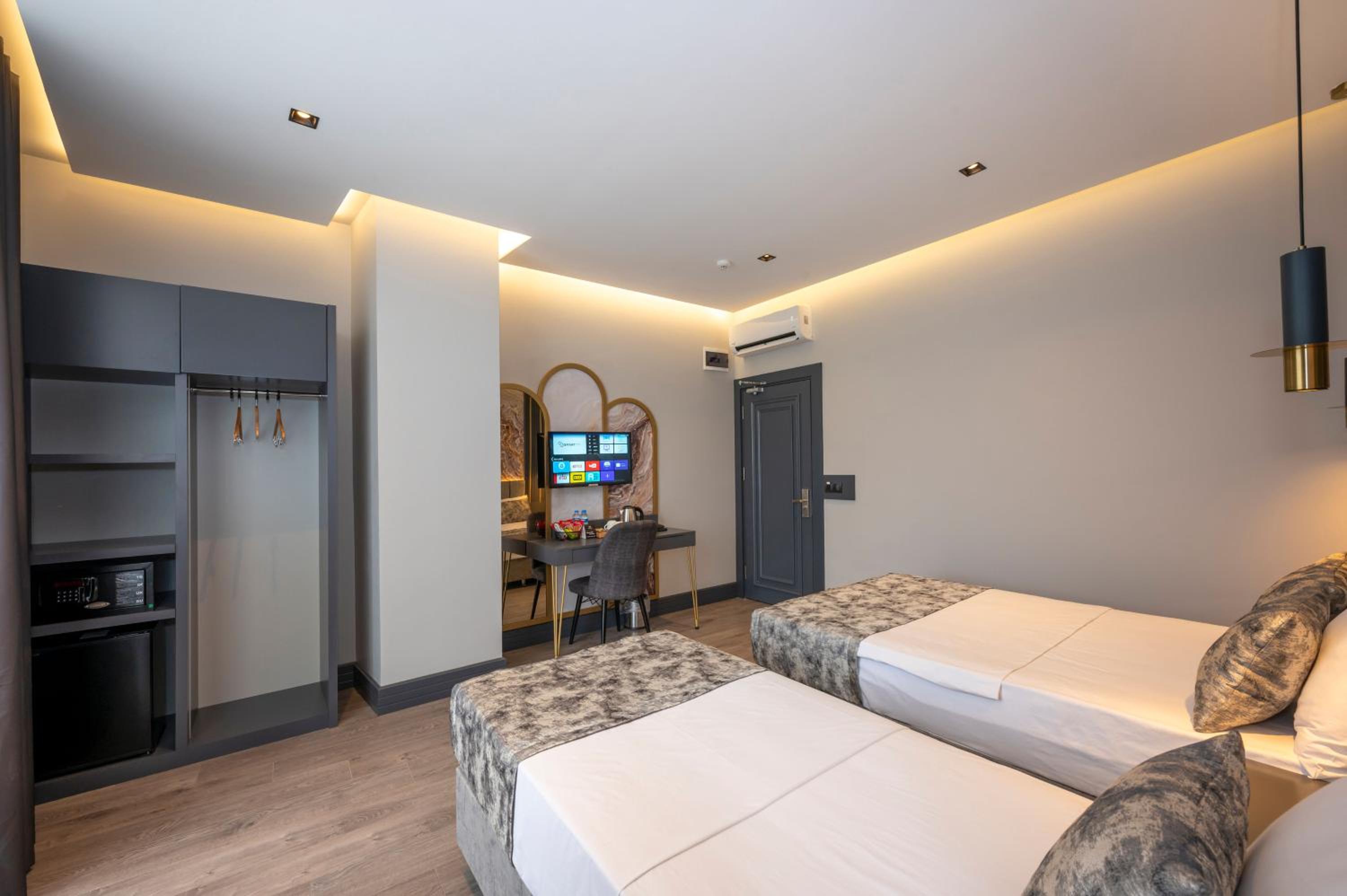 Superior Triple Room - Photo 14