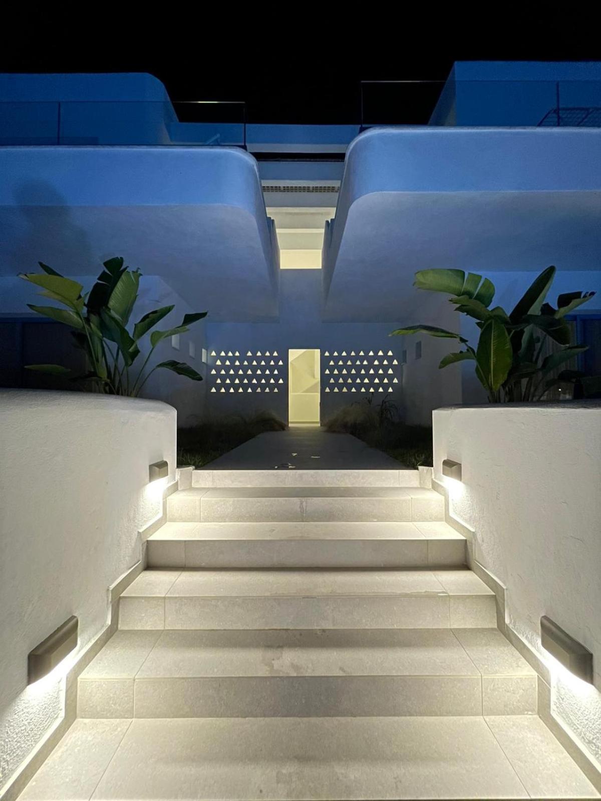 Panorama Suite with private outdoor Hot Tub - Photo 23