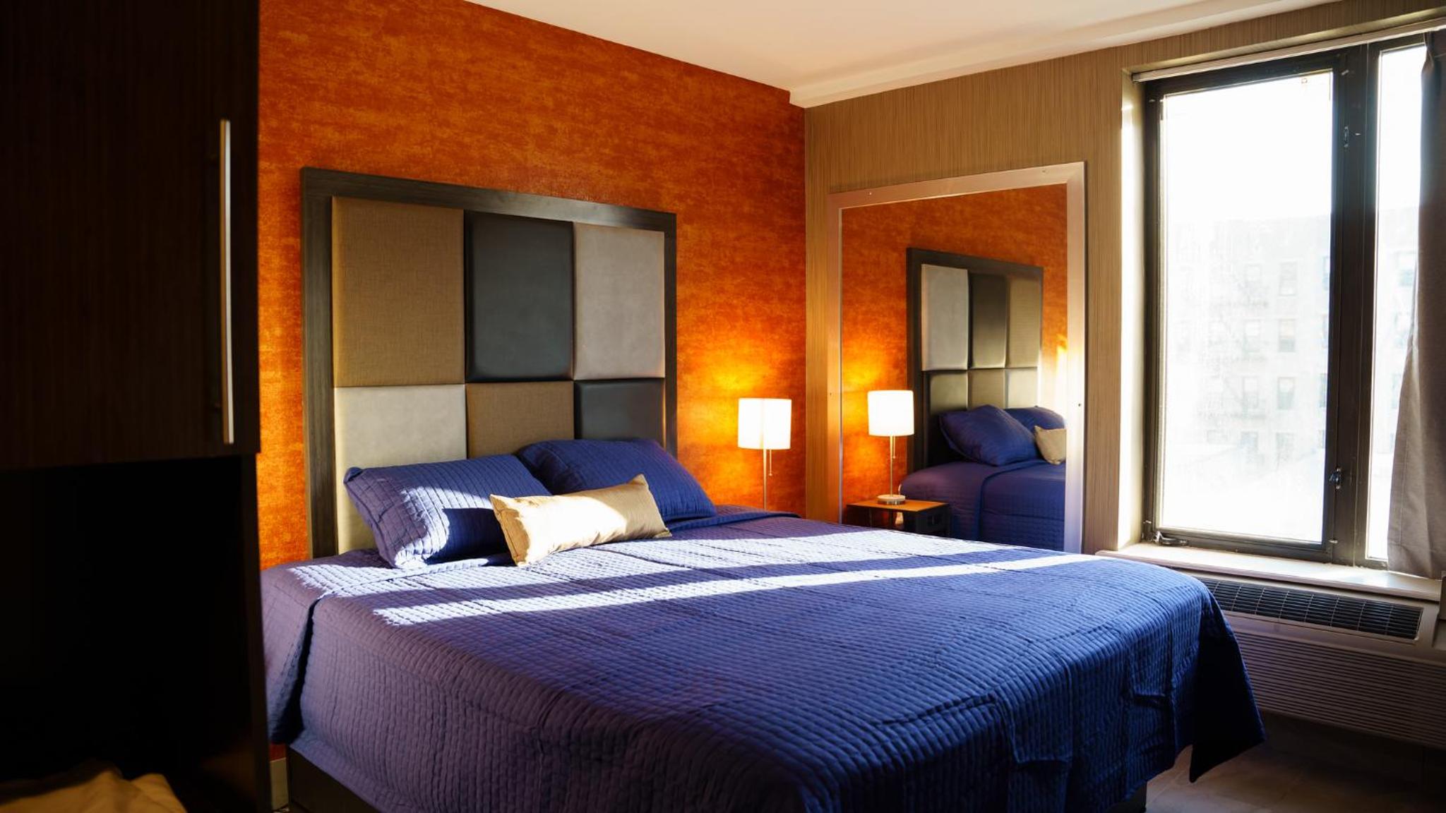 Deluxe King Room - Smoking - Photo 1