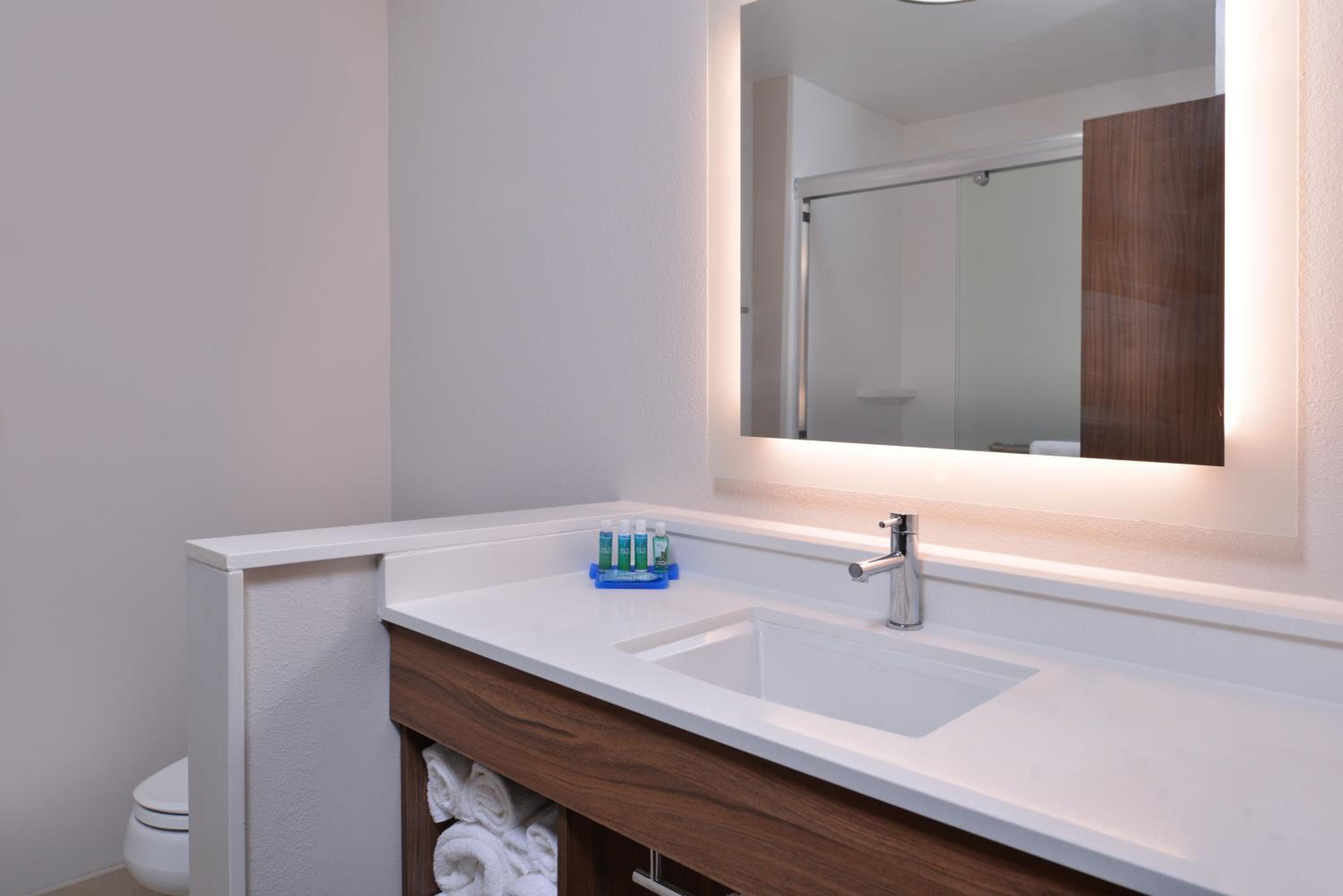 Suite with Two Queen Beds photo 3