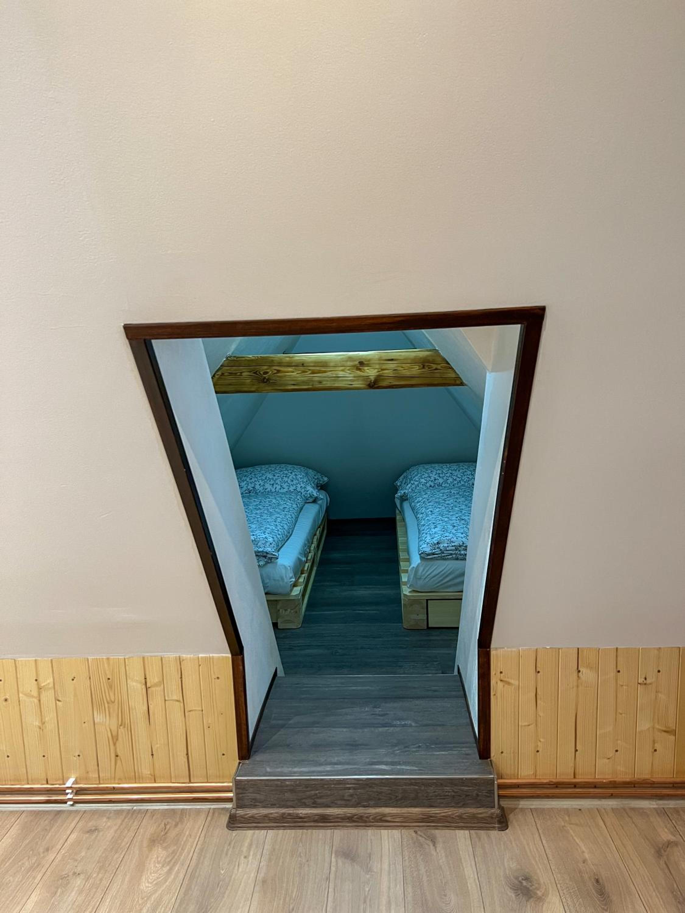Executive Suite - Photo 35