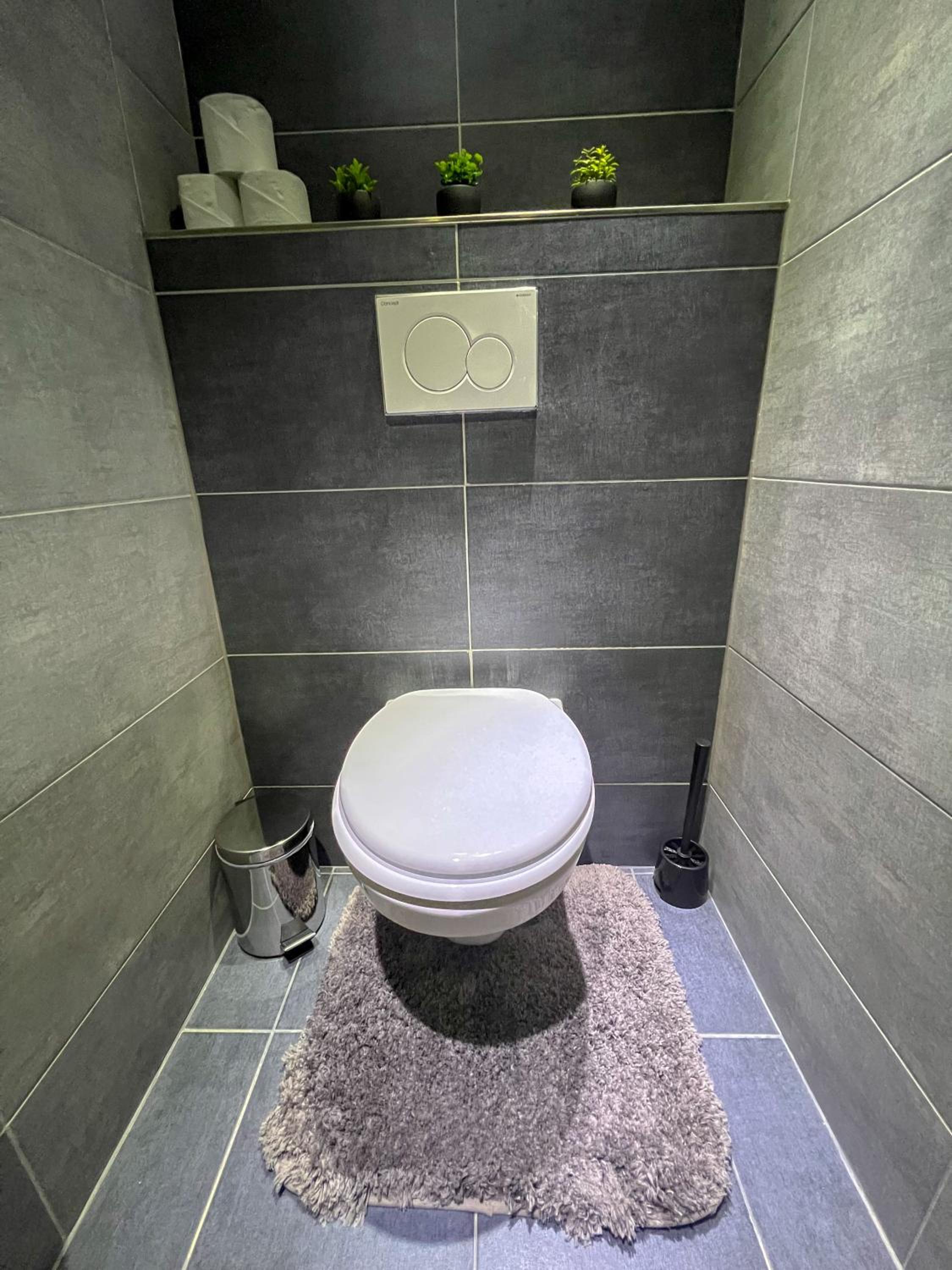 Executive Suite - Photo 34