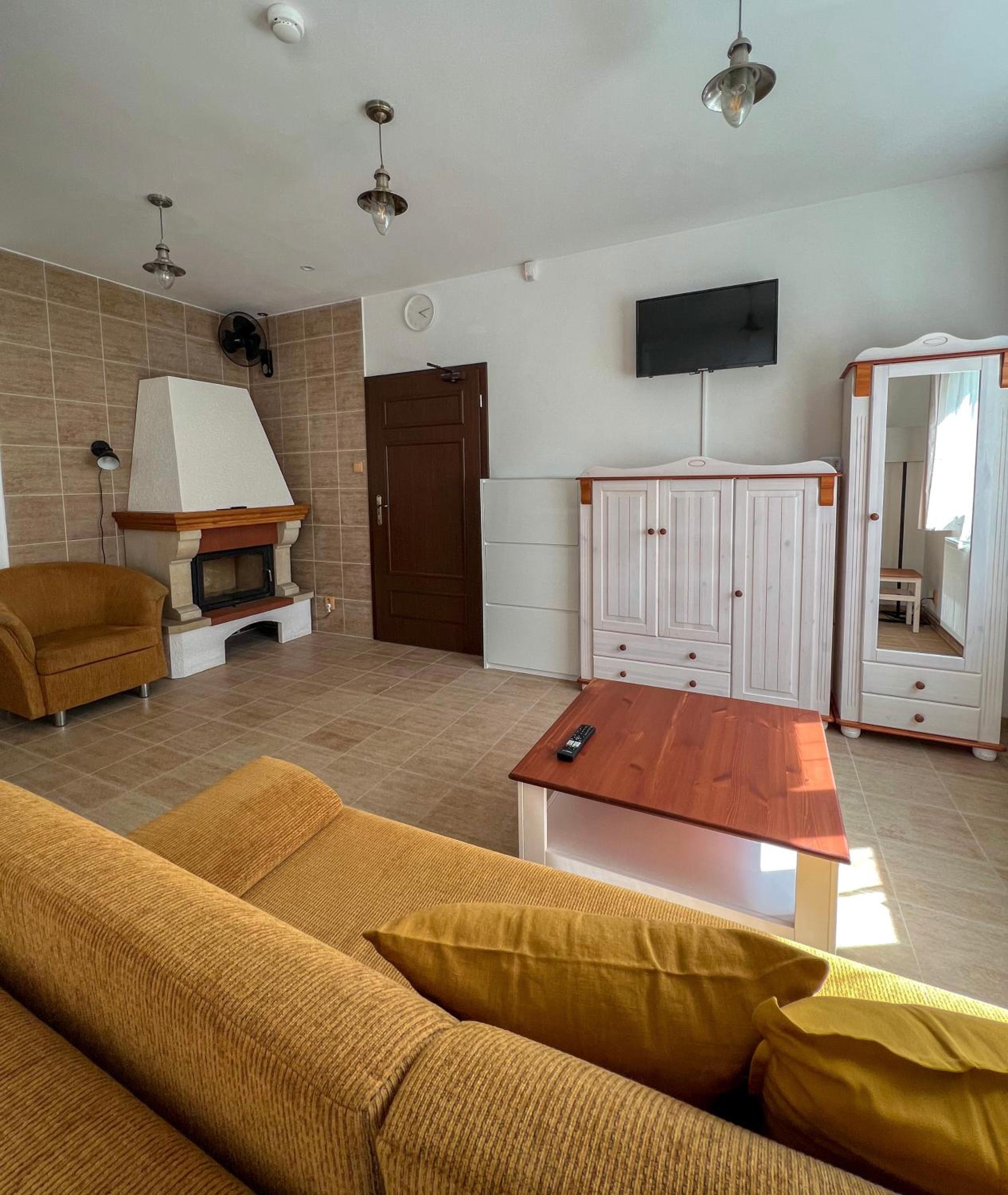 Superior Quadruple Room - Photo 12