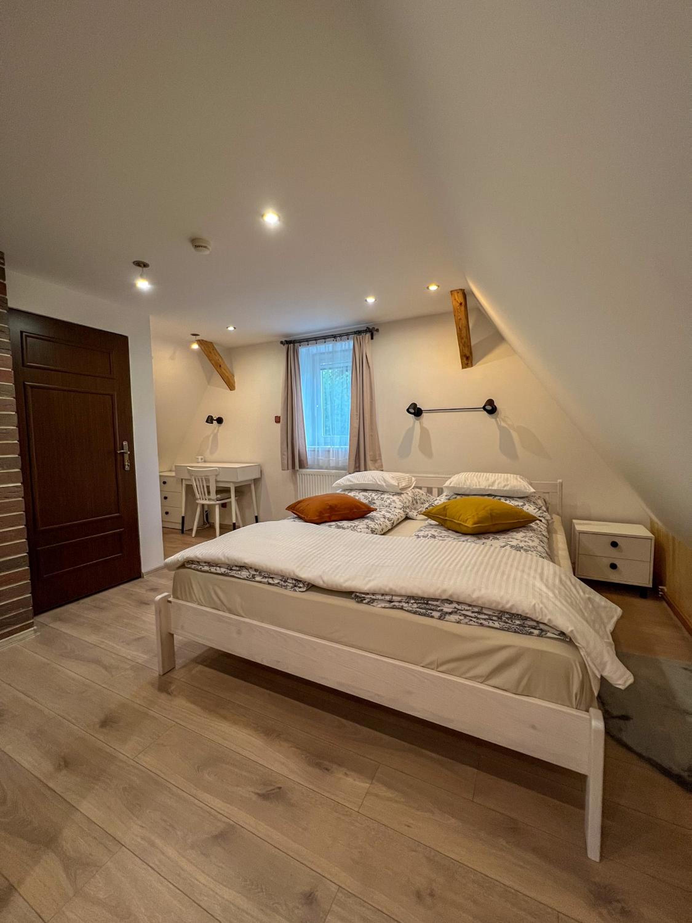 Executive Suite - Photo 33