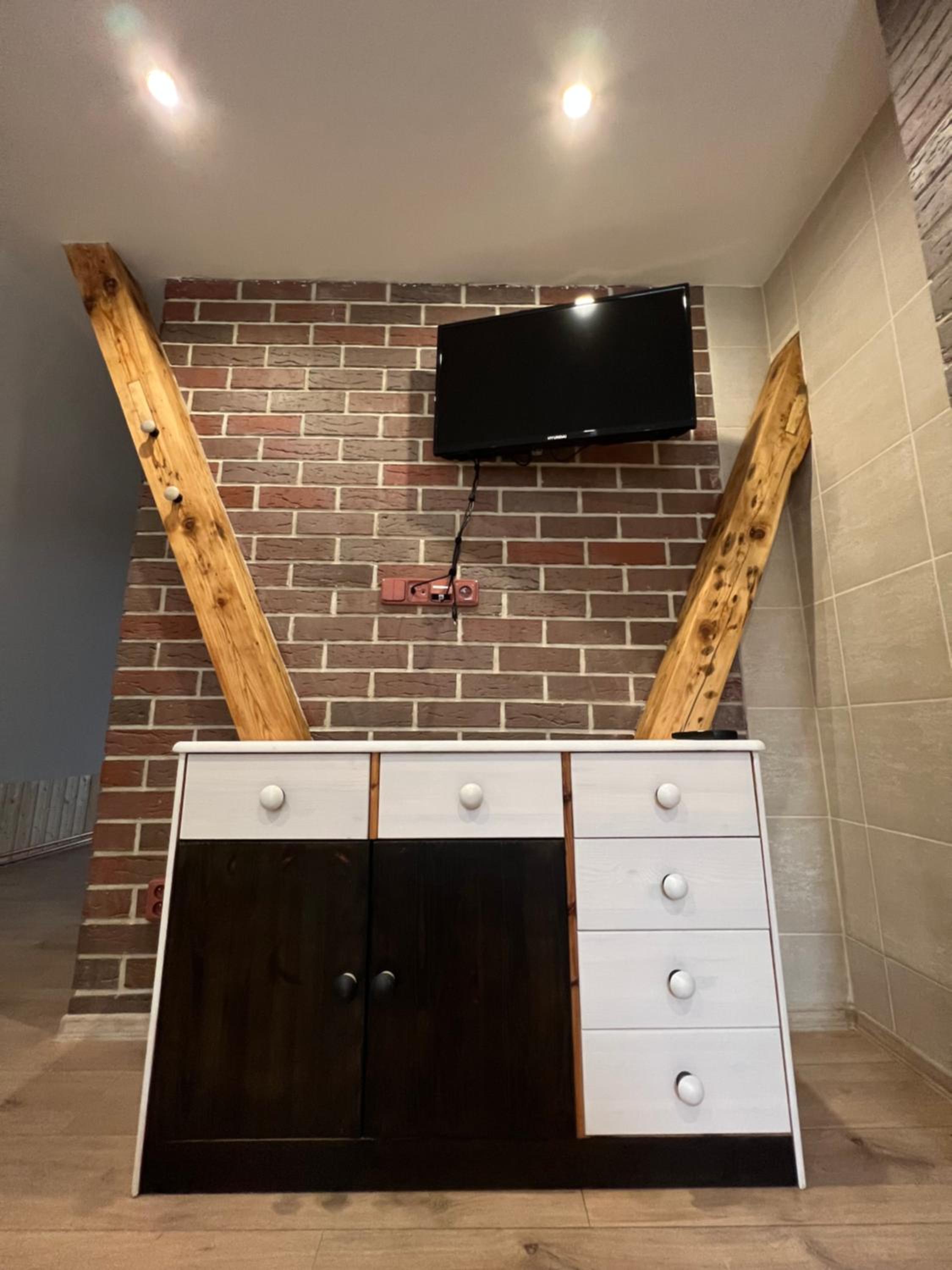 Executive Suite - Photo 30