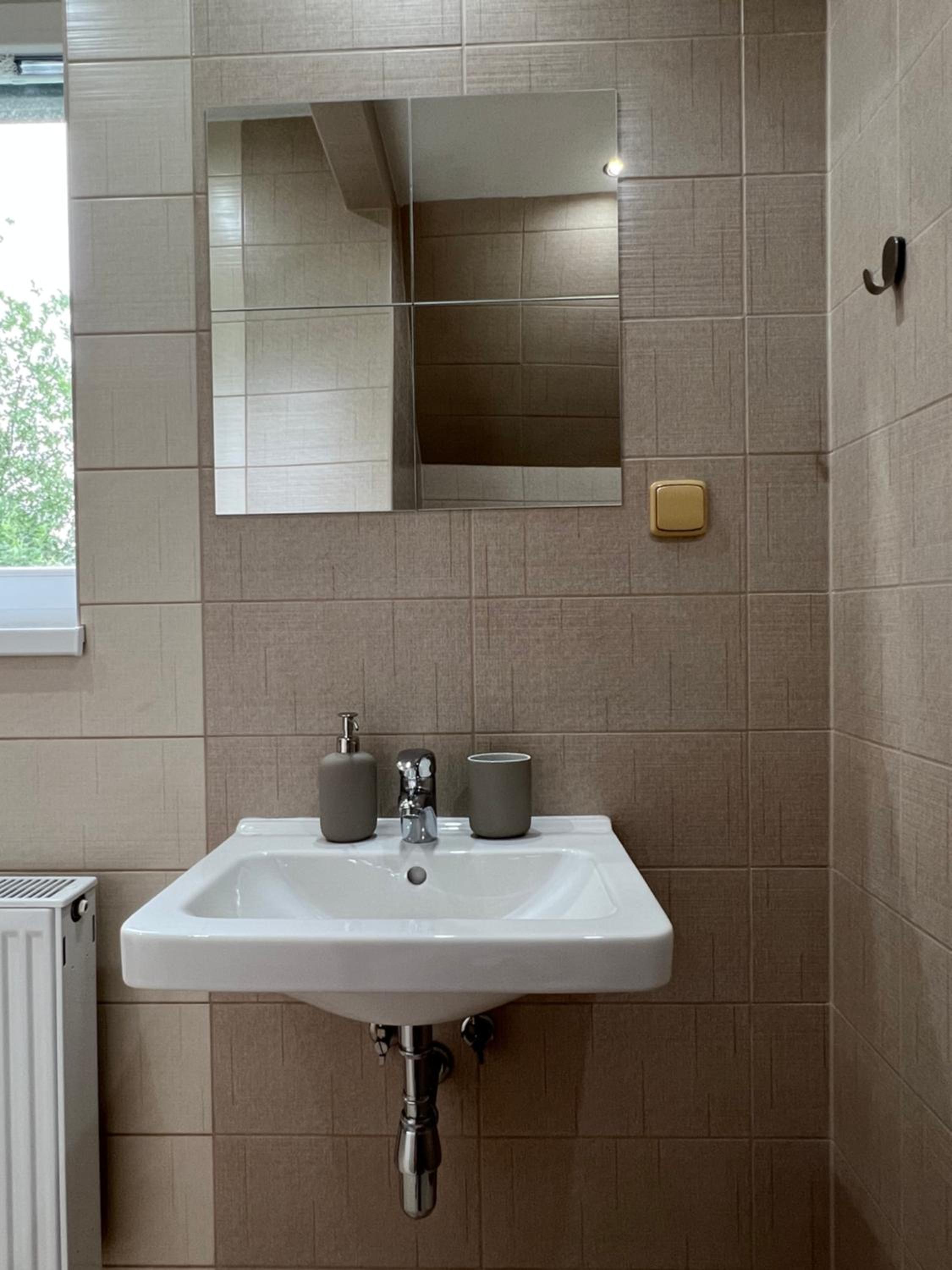 Deluxe Double Room with Extra Bed - Photo 18