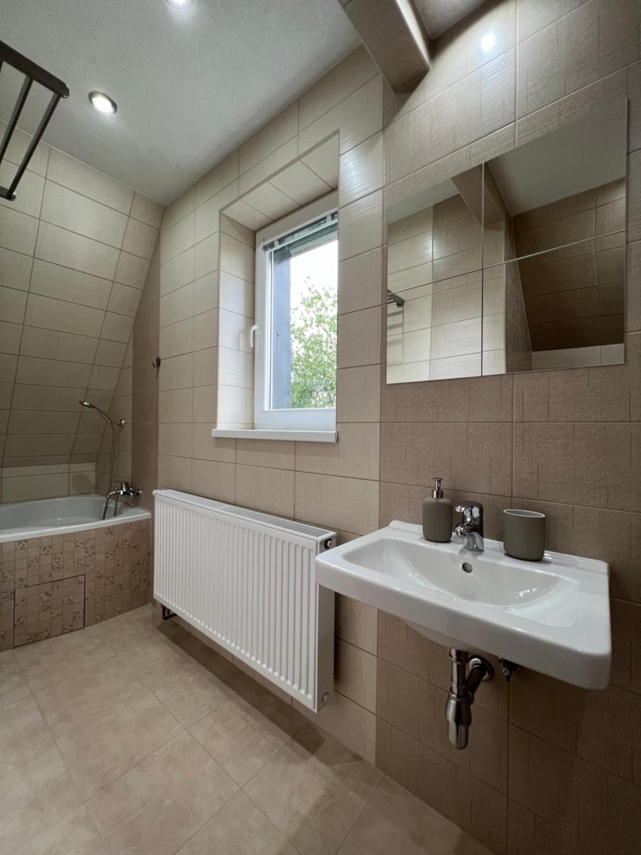 Deluxe Double Room with Extra Bed - Photo 19